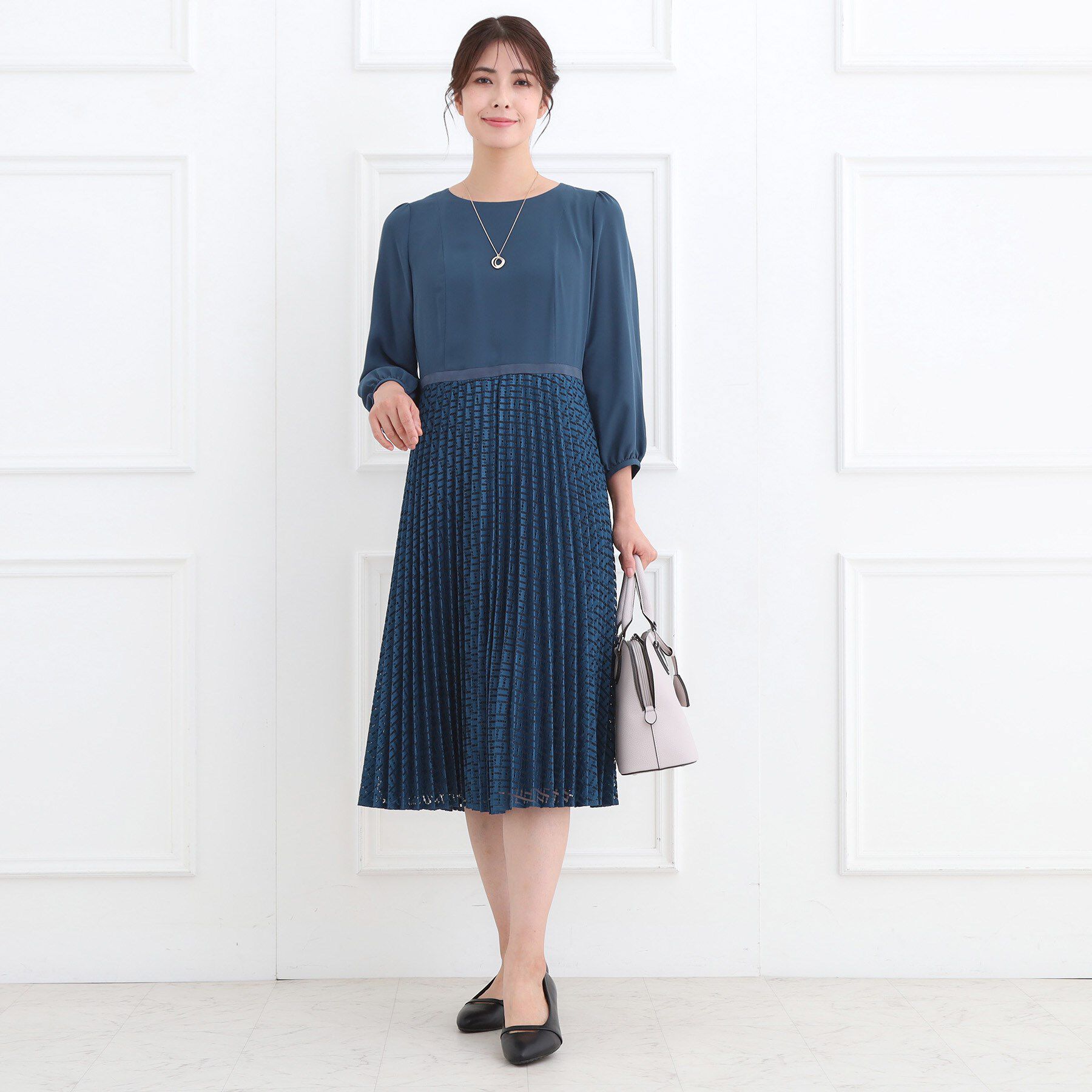 Reflect「【お仕事に◎】シフォン&times;幾何柄レースプリーツワンピース」|ワンピース|