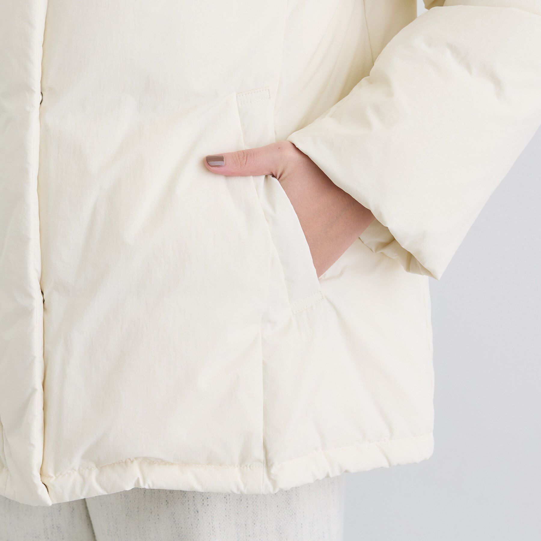 INDIVI「【撥水／洗える／デザイン衿】ステッチレス ショートダウンコート」|ダウン|