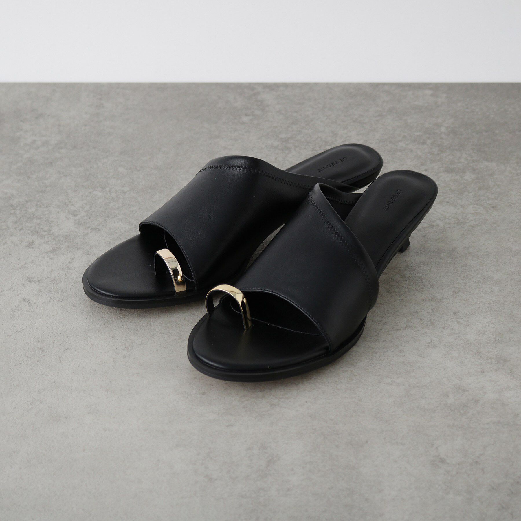GALLEST「【LE VERNIS】Toe ring sandals」|サンダル|ブラック(019)