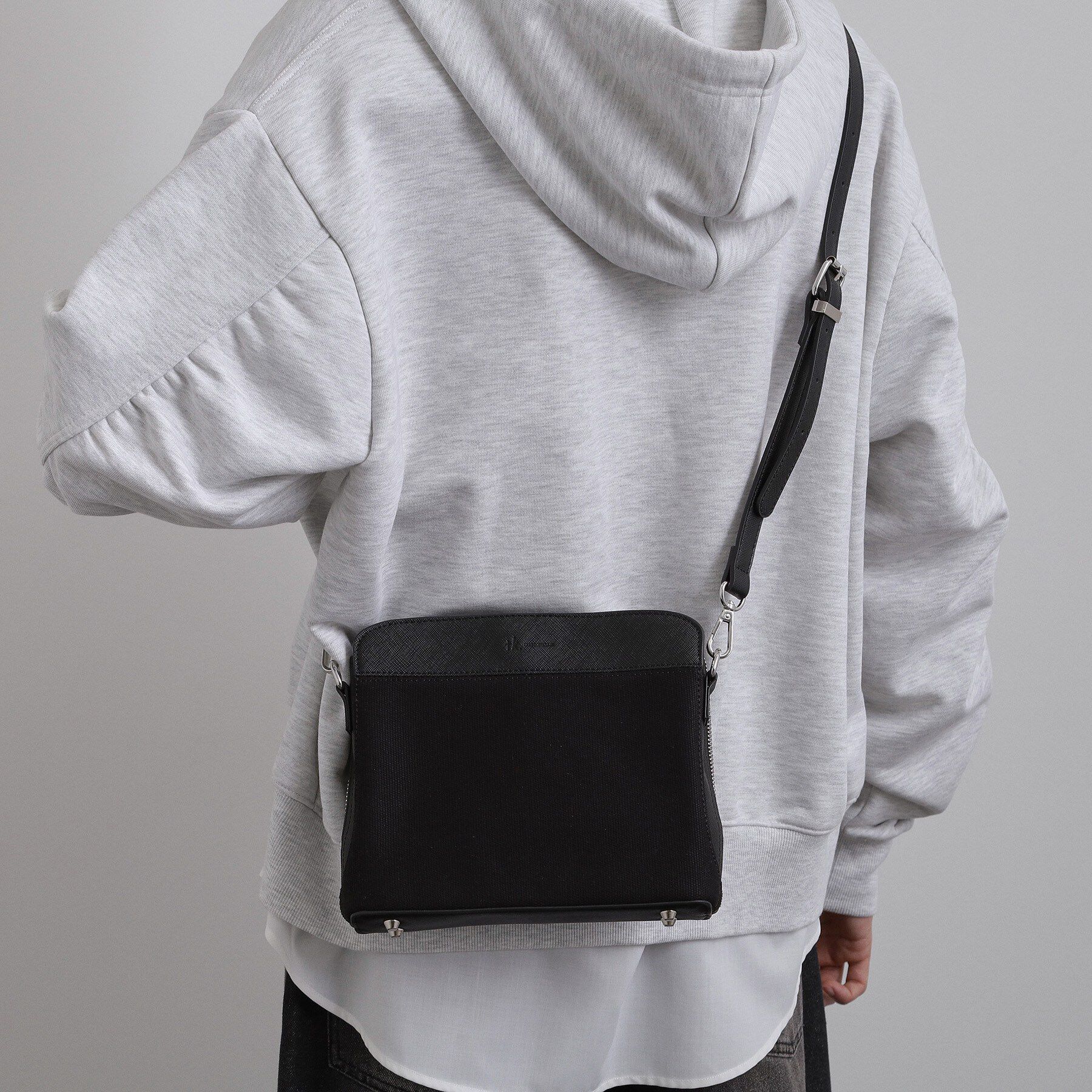 tk.TAKEO KIKUCHI「フラットショルダーバッグ」|ショルダー・メッセンジャー|ブラック(519)