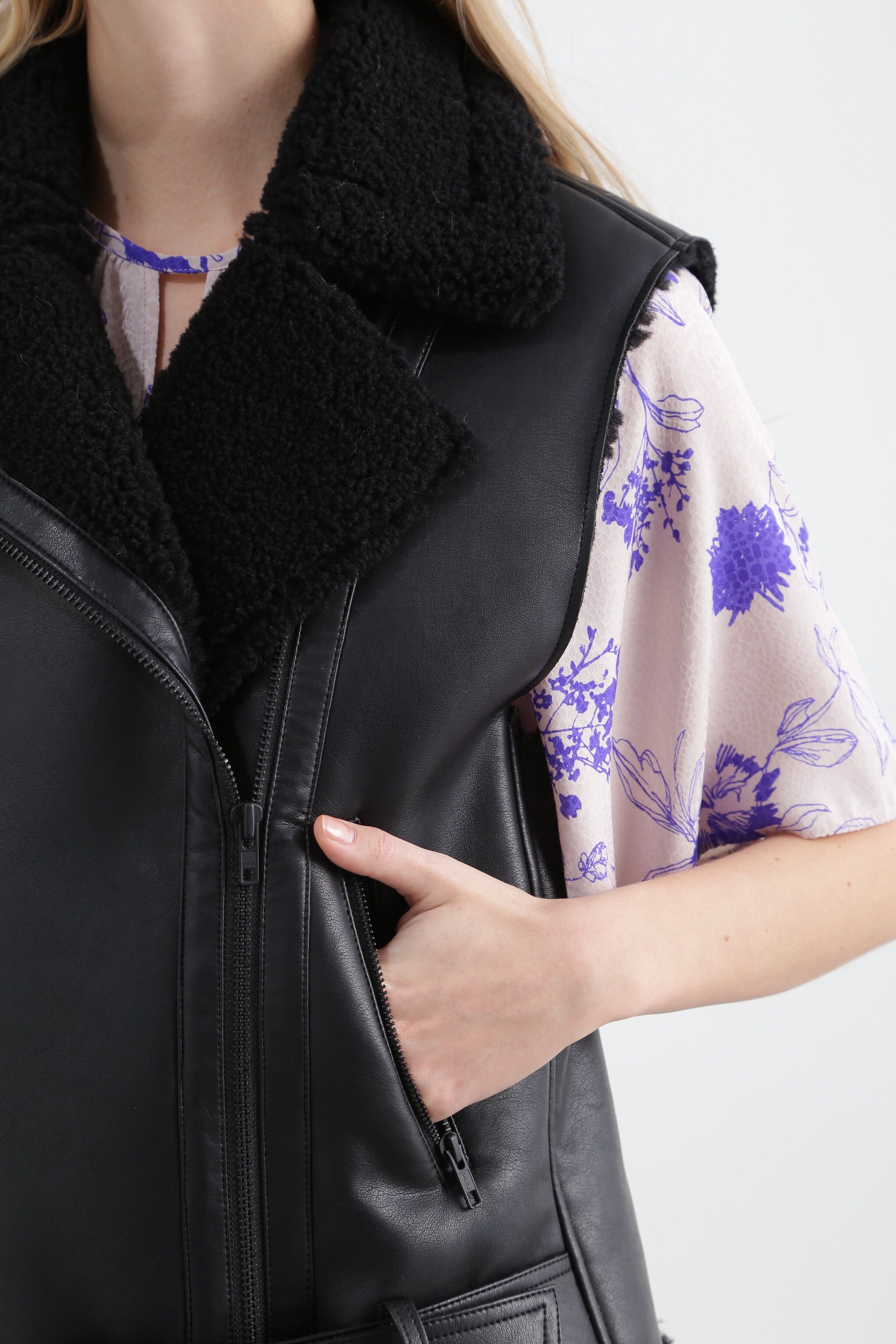  「フォームートンライダースベスト」|ブルゾン・スタジャン|