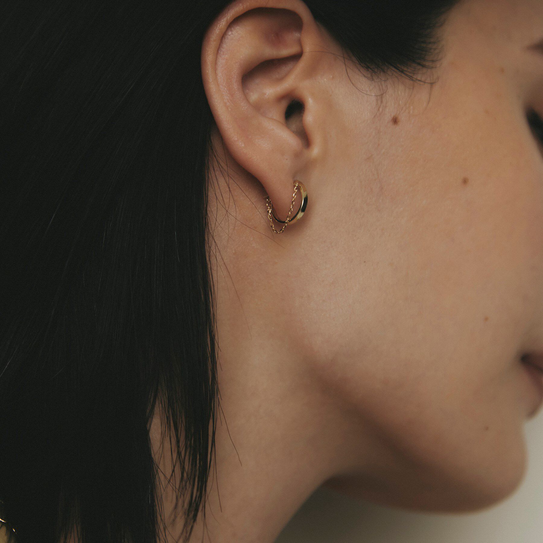 COCOSHNIK「K10チェーンドレープ フープピアス」|ピアス|