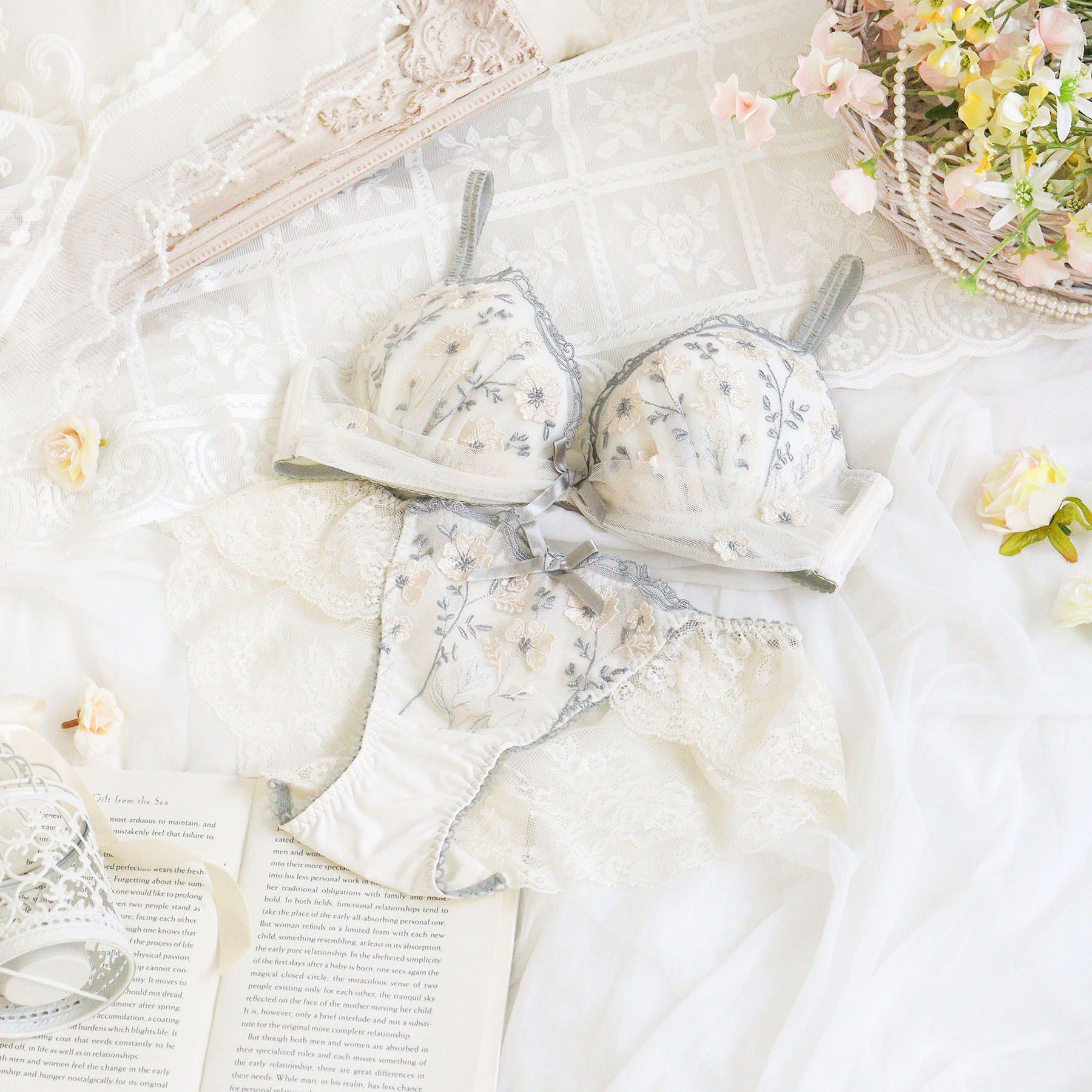 Risa Magli「ラーレ ブラジャー (D-F) ＜リサマリミラクル谷間ブラ＞」|インナー|