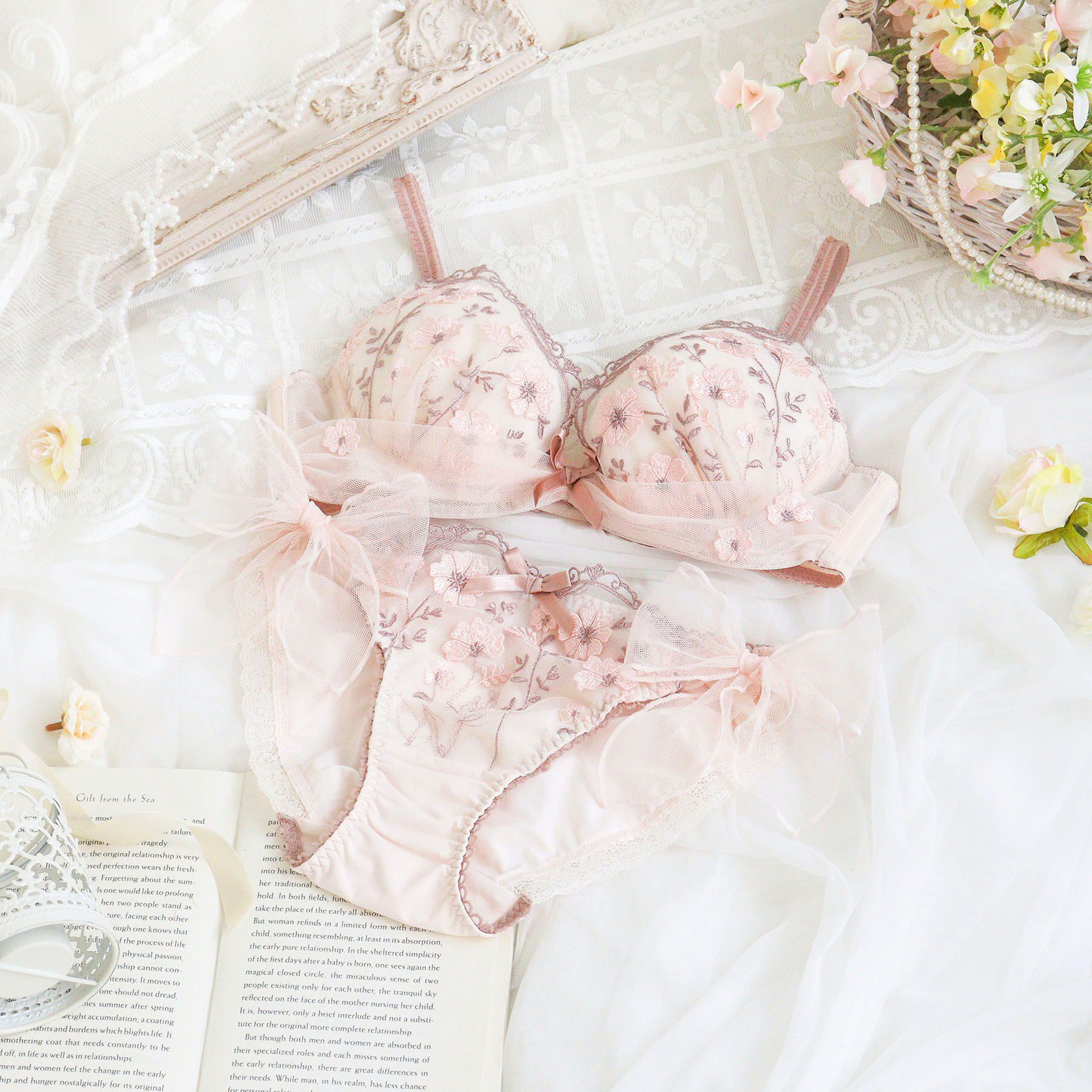 Risa Magli「ラーレ ブラジャー (D-F) ＜リサマリミラクル谷間ブラ＞」|インナー|