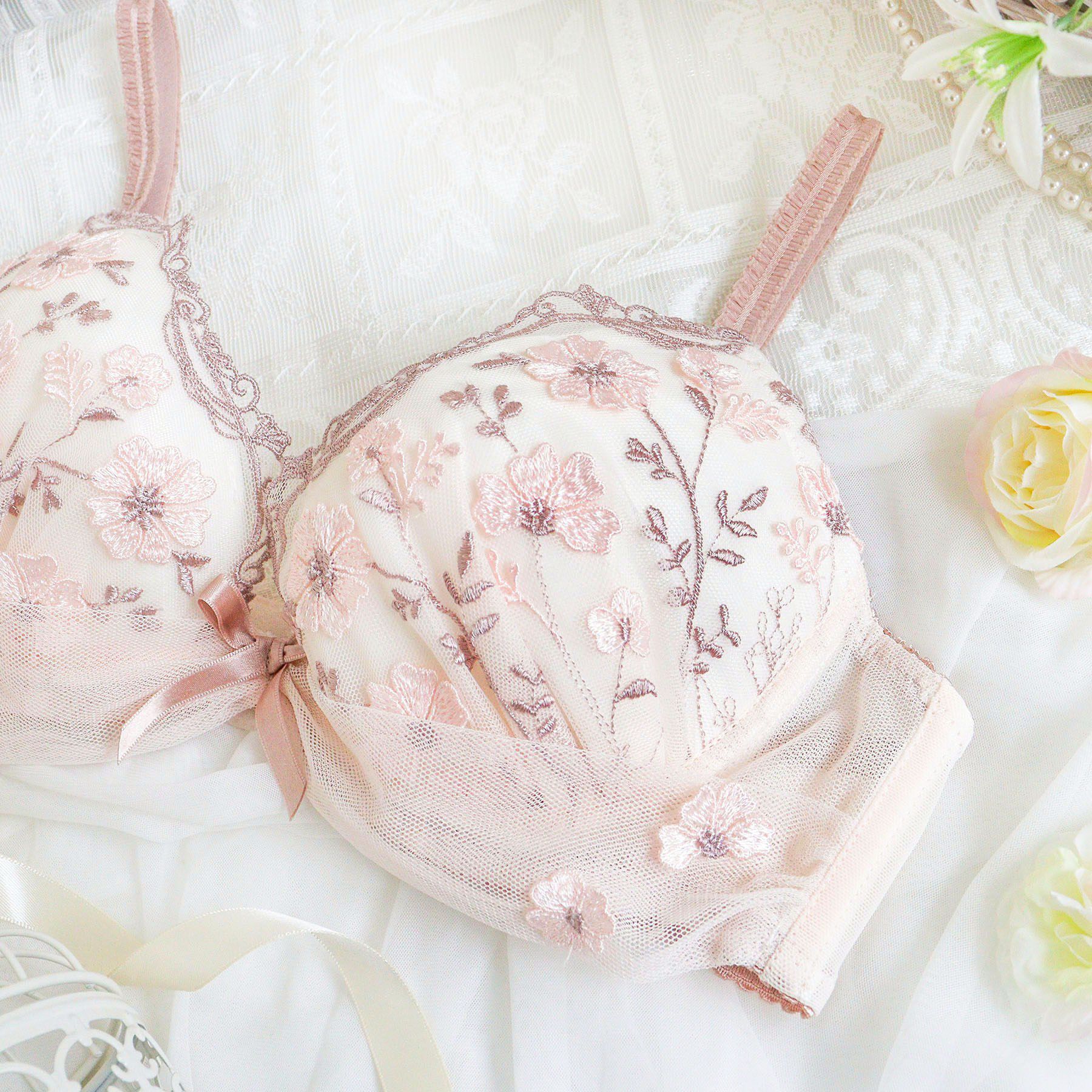 Risa Magli「ラーレ ブラジャー (D-F) ＜リサマリミラクル谷間ブラ＞」|インナー|