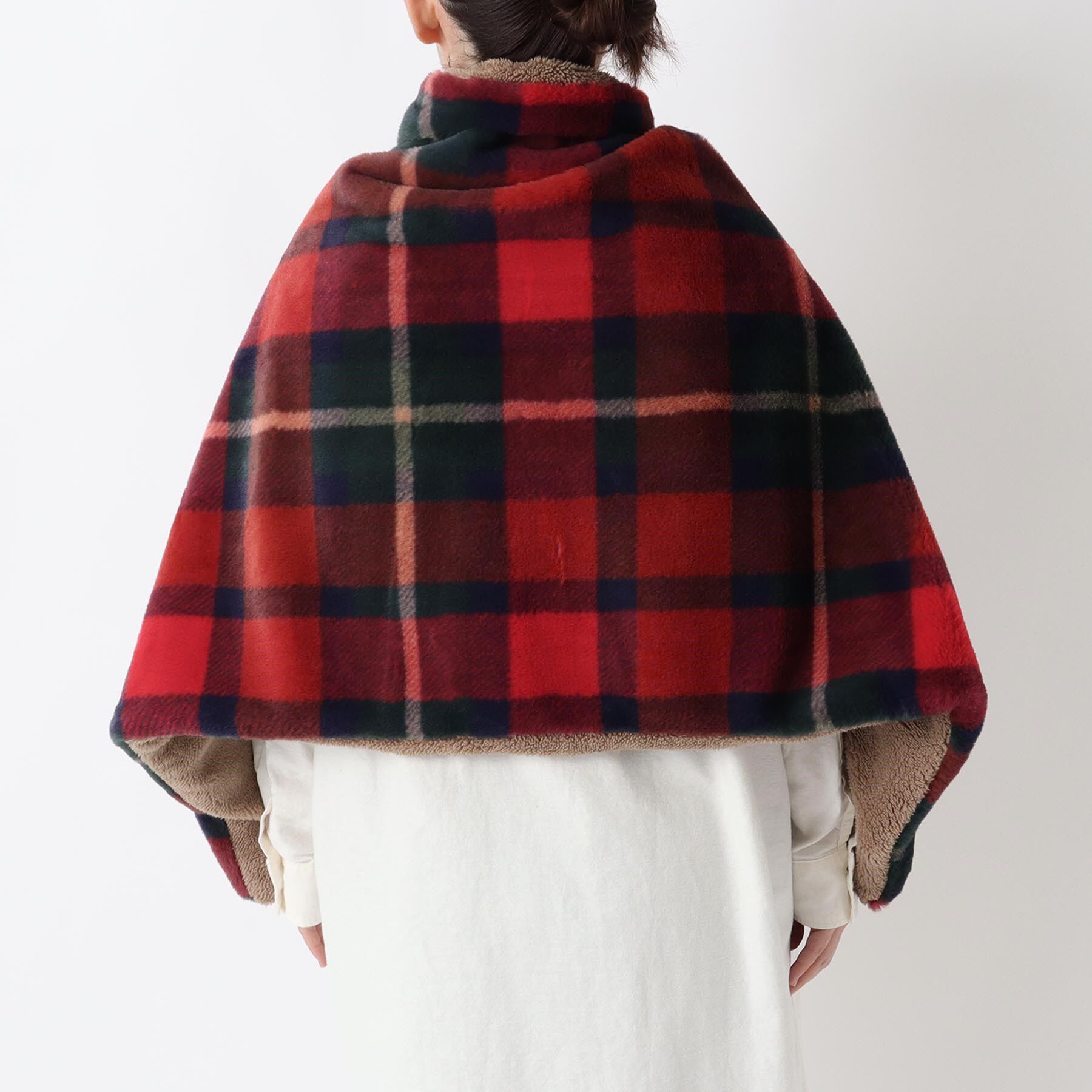 212 KITCHEN STORE「チェックファー ポンチョ レッド」|ブランケット|