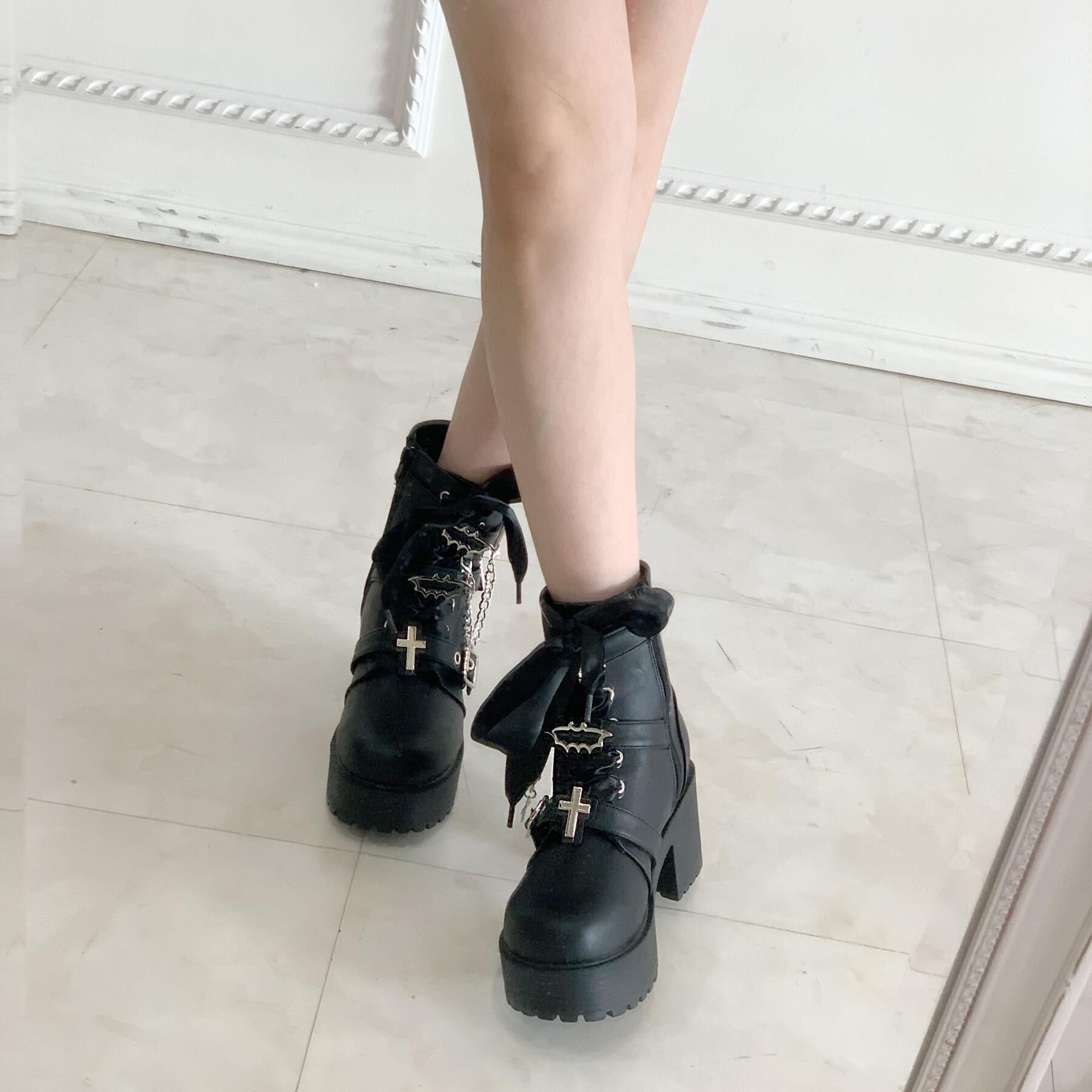 csT&P「厚底&times;コウモリ&times;十字架スニーカー」|ショートブーツ|