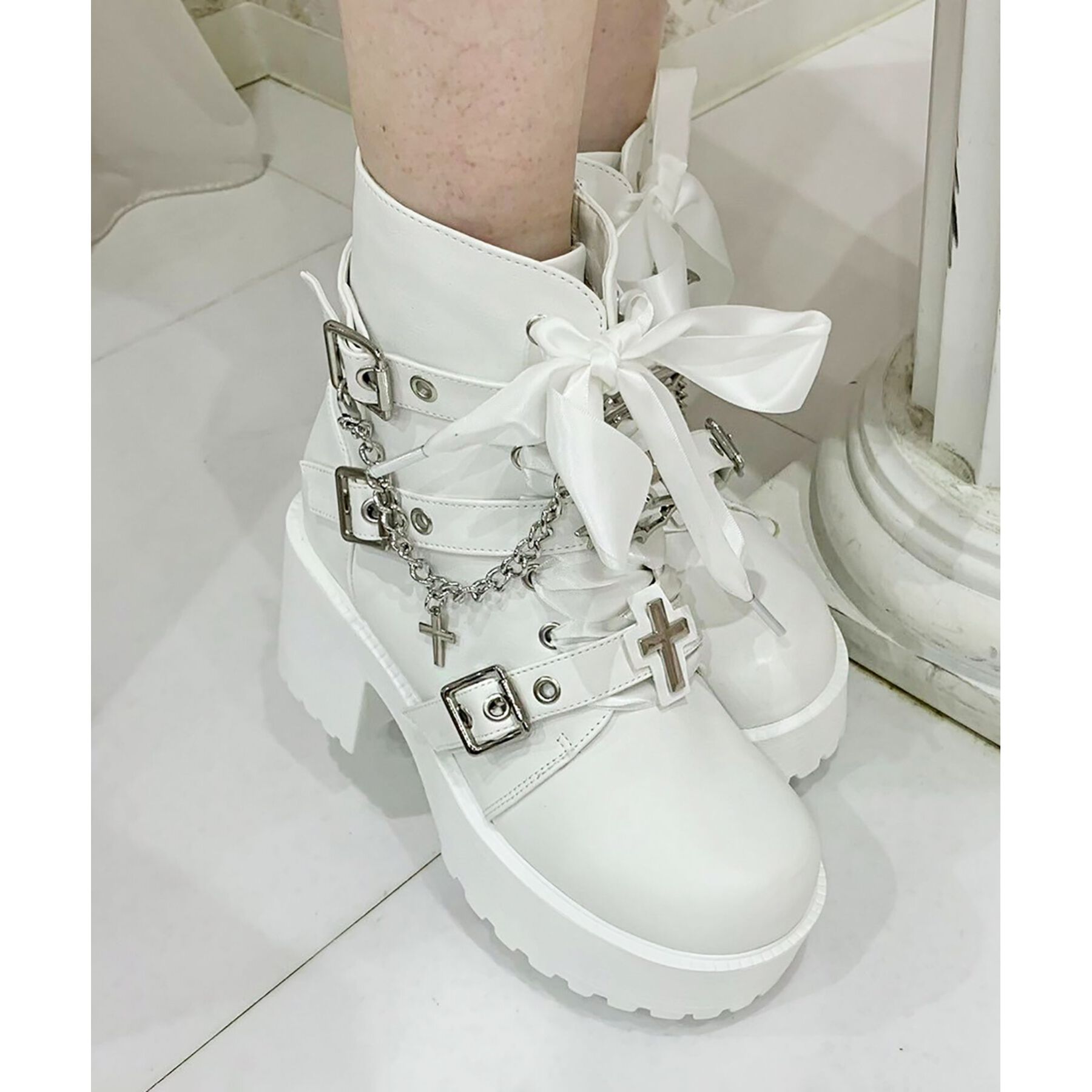 csT&P「厚底&times;コウモリ&times;十字架スニーカー」|ショートブーツ|