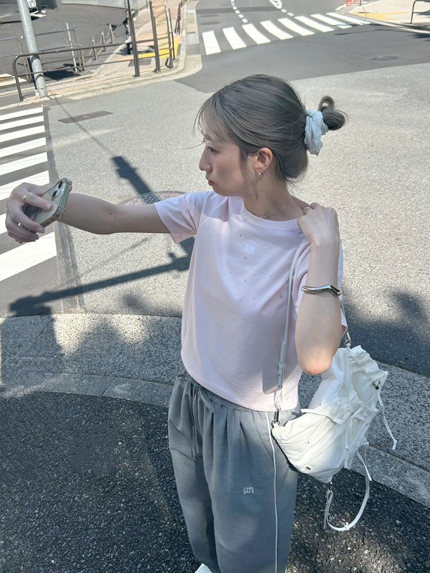 FURFUR「【WEB限定】ビジュー付きロゴ刺繍Tシャツ」|Tシャツ・カットソー|