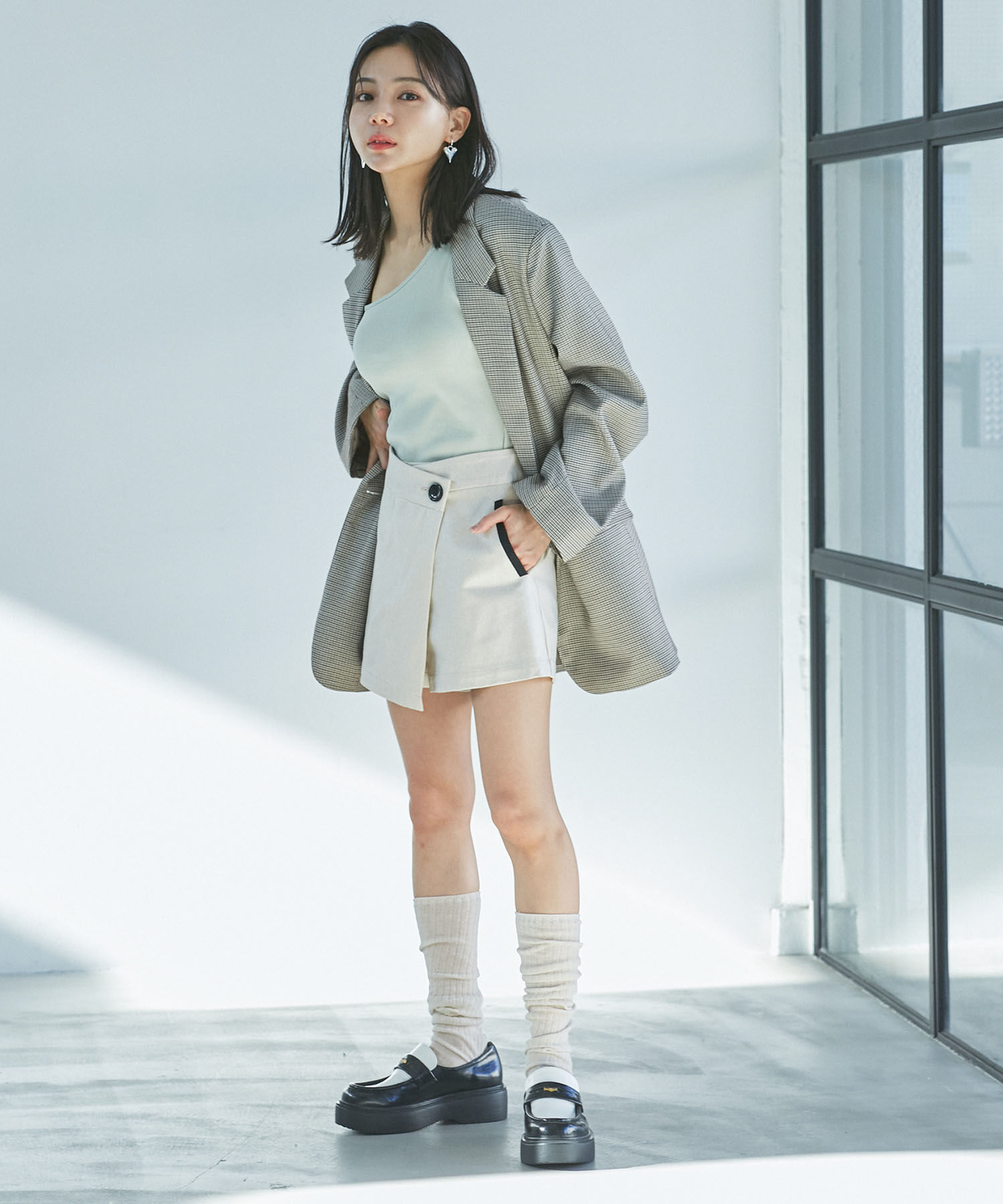 VIS「【STAYC/SUMIN着用】箔プリントミニスカパン」|スラックス|