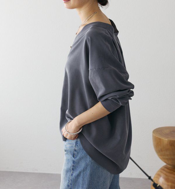  「【女性らしい抜け感】メタルボタンノーカラーブラウス」|シャツ・ブラウス|