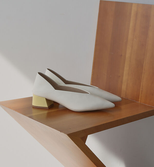 AU BANNISTER「カラーヒールポインテッド パンプス」|パンプス|アイボリー