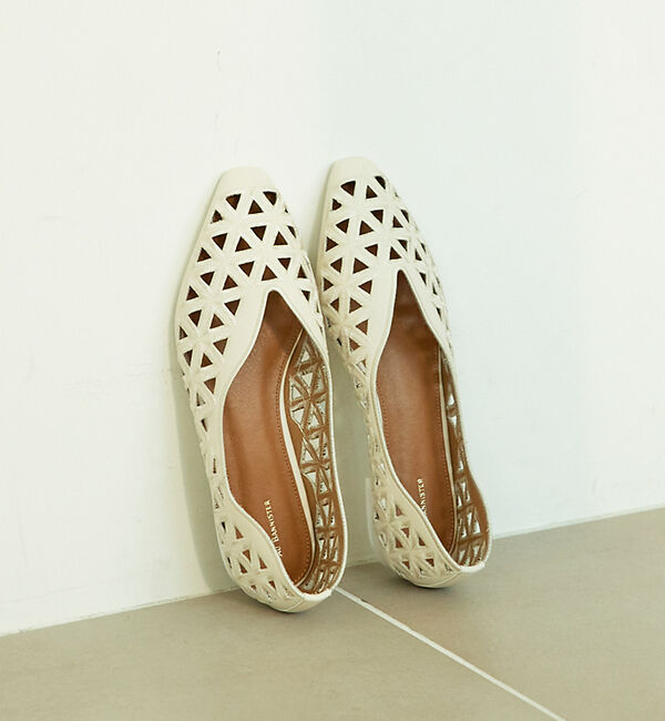 AU BANNISTER「【40周年】【Vibram/ヴィブラムソール】フラットパンプス」|パンプス|アイボリー