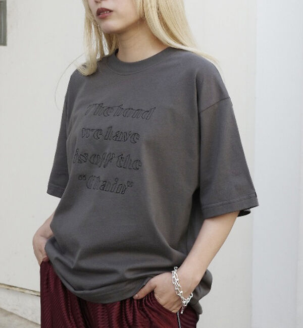 NOMINE「【ユニセックス】刺繍 ロゴ Tシャツ」|Tシャツ・カットソー|チャコールグレー