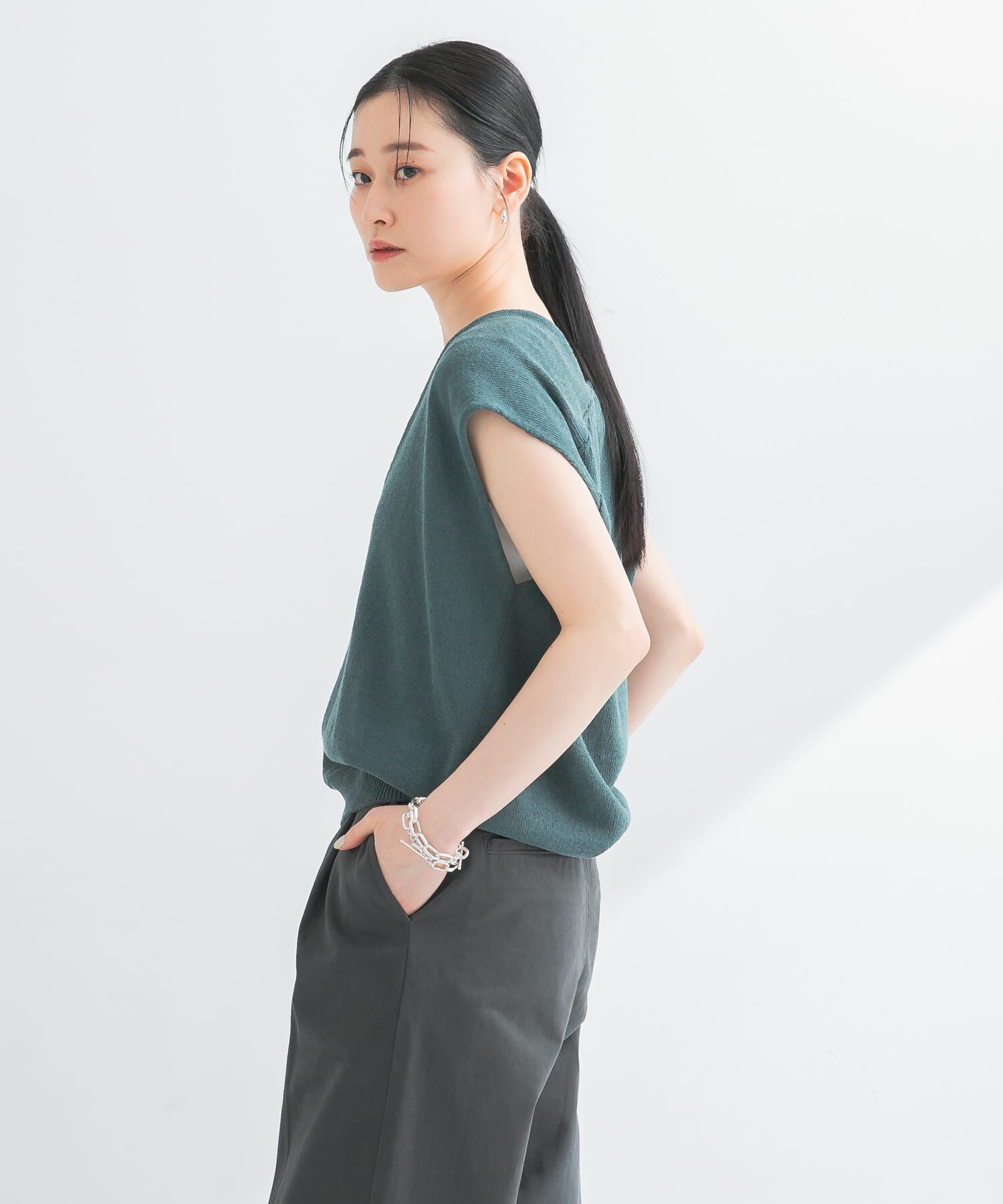 URBAN RESEARCH「リネンコットンVネックニットベスト」|ベスト・ジレ|