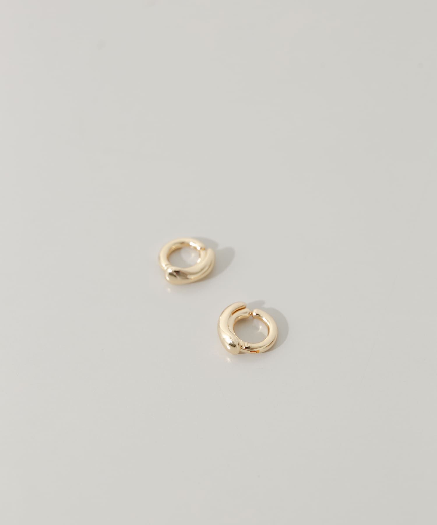 SMELLY「ニュアンスメタルワンタッチフープイヤリング」|イヤリング|ゴールド
