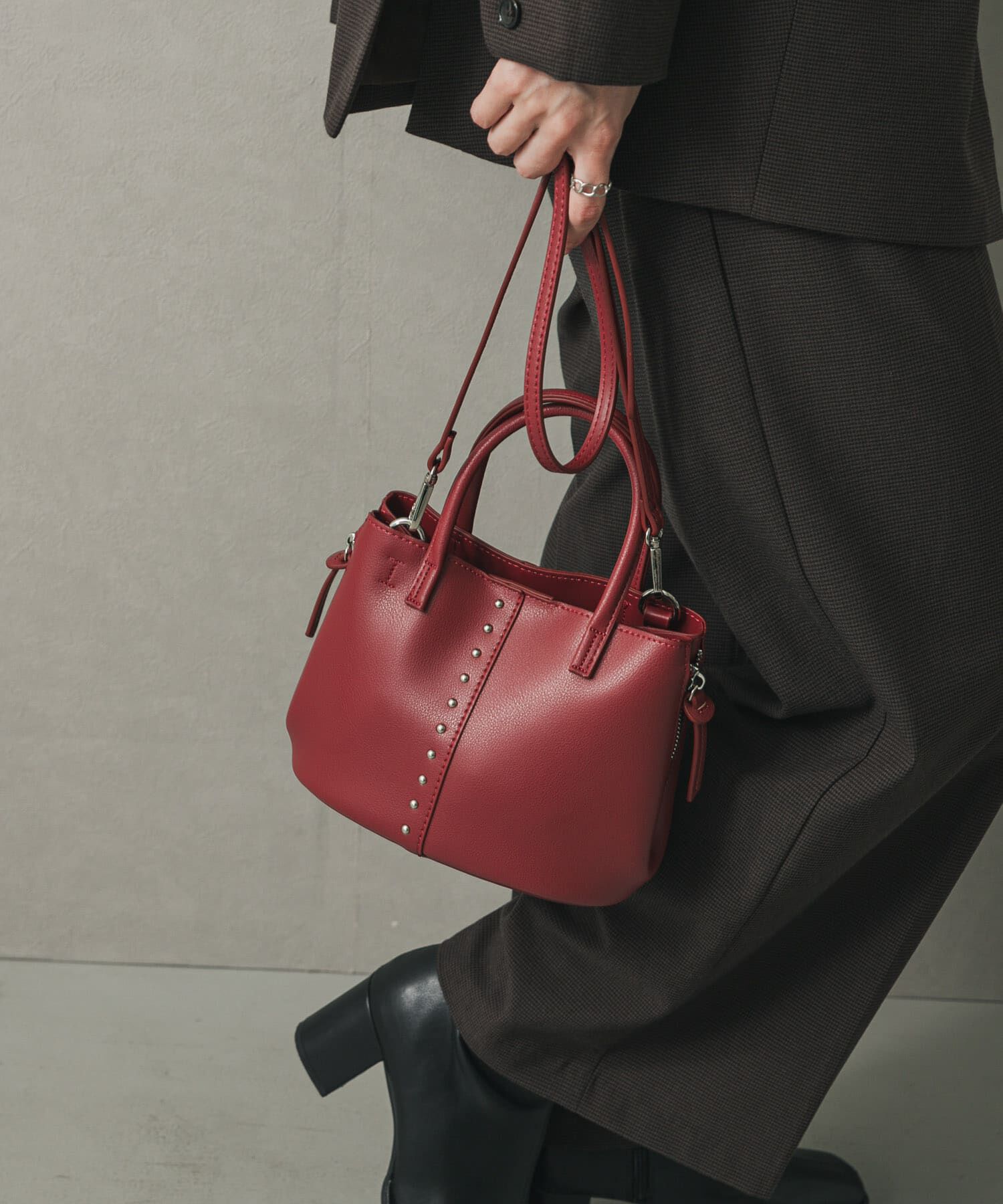 SENSE OF PLACE by URBAN RESEARCH「スタッズショルダーバッグ」|ショルダー・メッセンジャー|レッド