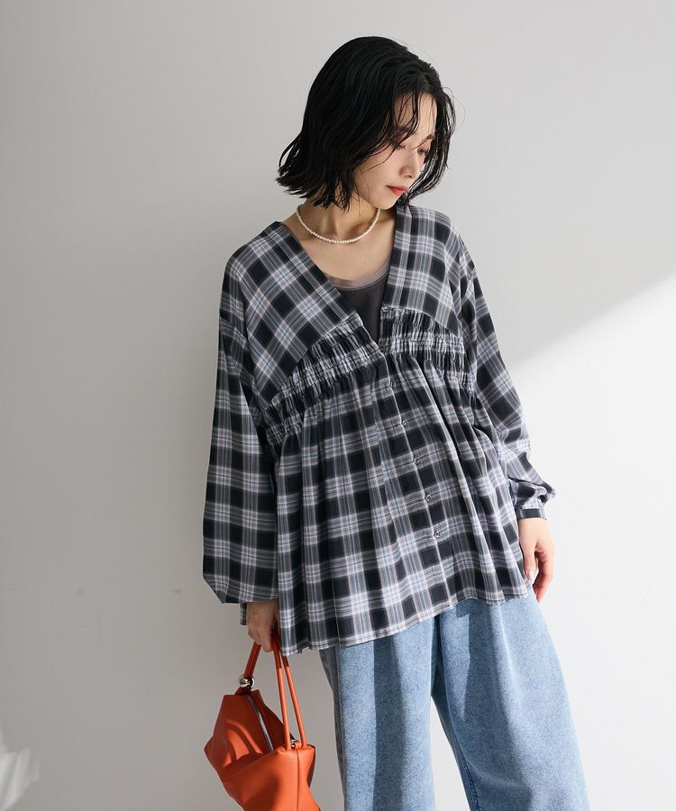 Green Parks「【しゃれシャツ】イージーケアVネックチェックブラウス」|シャツ・ブラウス|Black