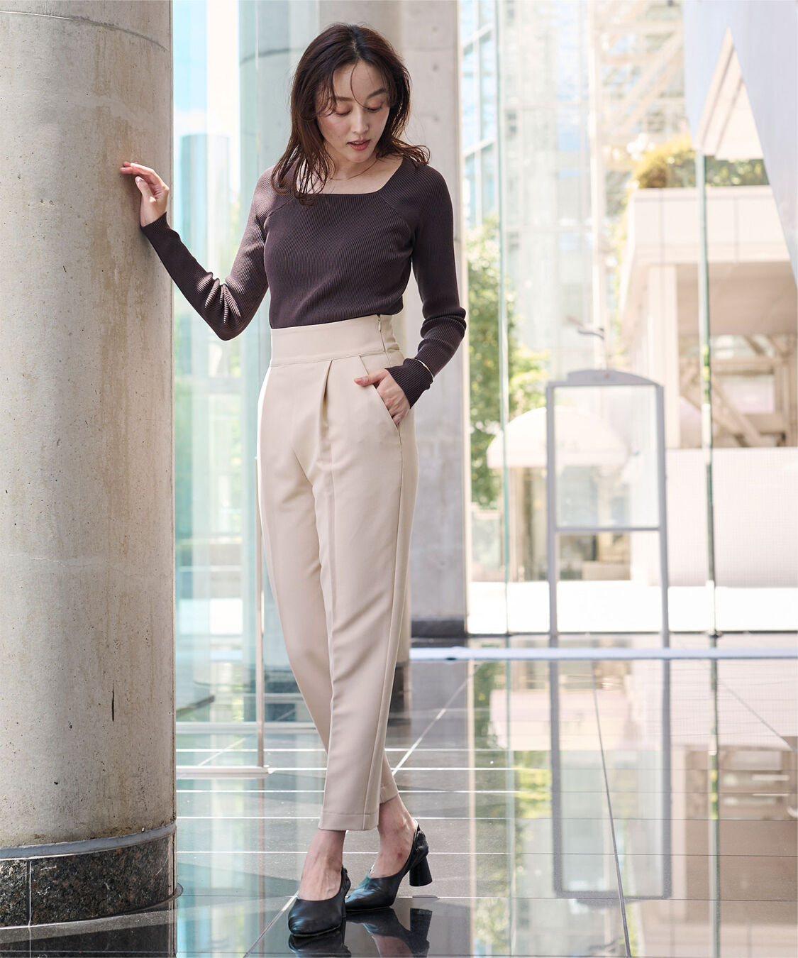 ur's「ハイウエストタックテーパードパンツ」|スラックス|