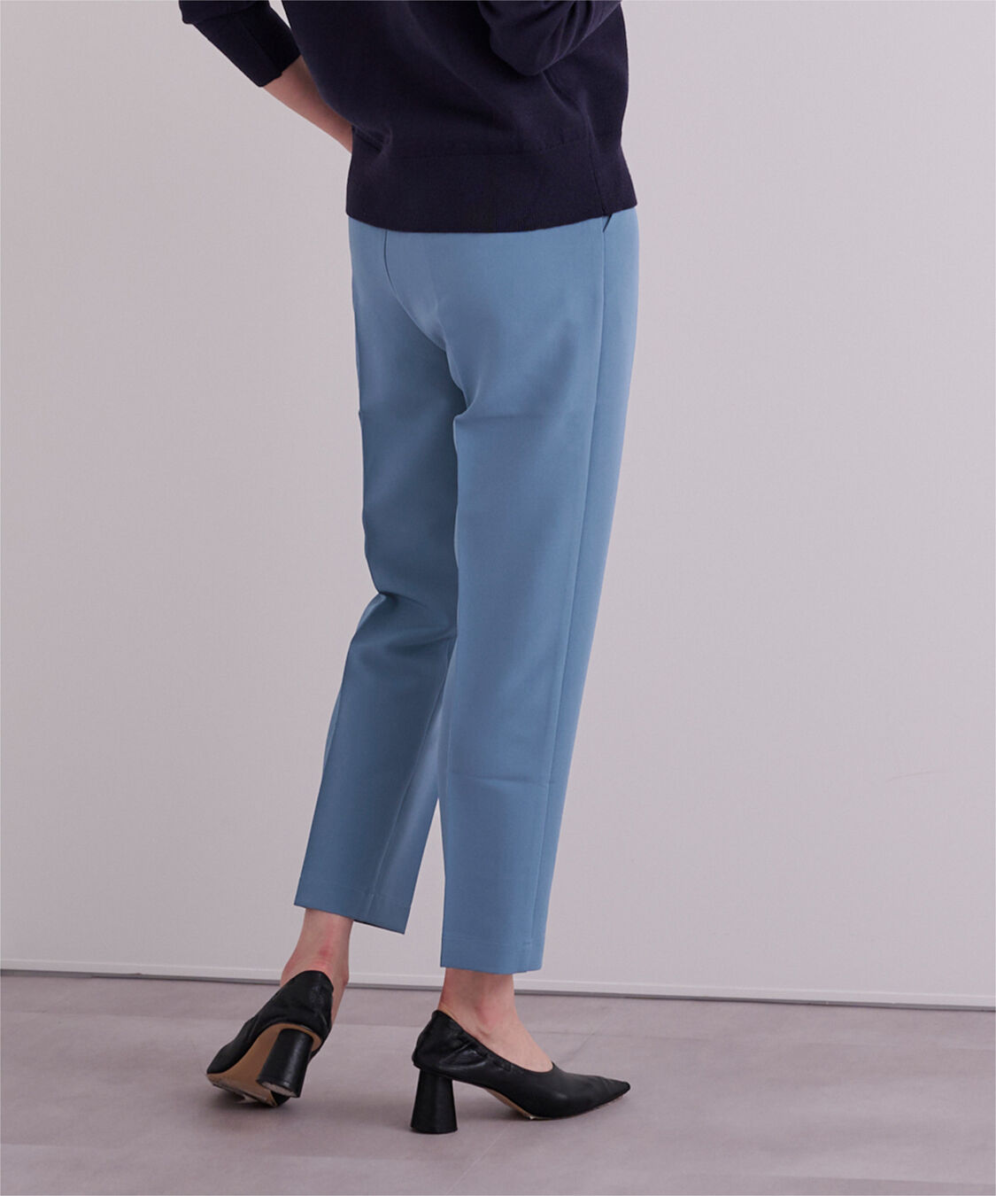 ur's「ハイウエストタックテーパードパンツ」|スラックス|