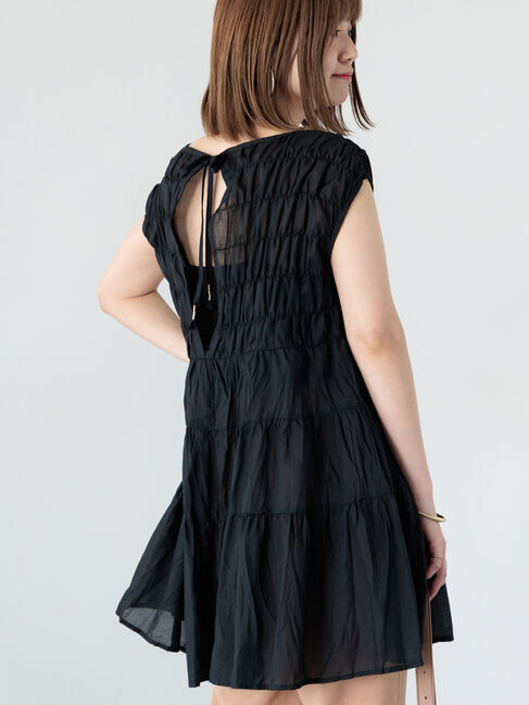 Lugnoncure「シャーリングティアードブラウス《2025summer catalog item》」|シャツ・ブラウス|ブラック