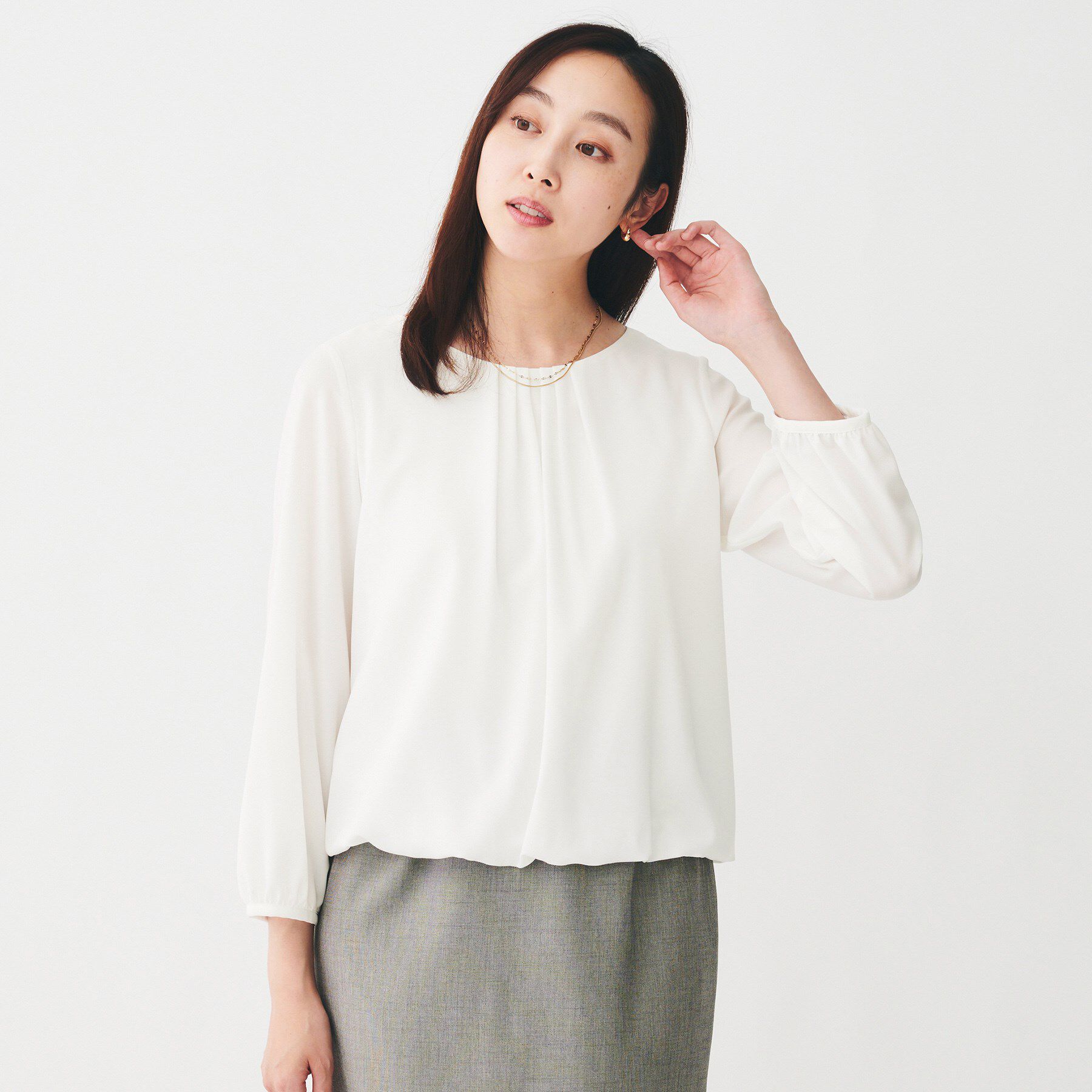 UNTITLED「【透けにくい/ウエストイン見え】パウダリーブラウス」|シャツ・ブラウス|オフホワイト(003