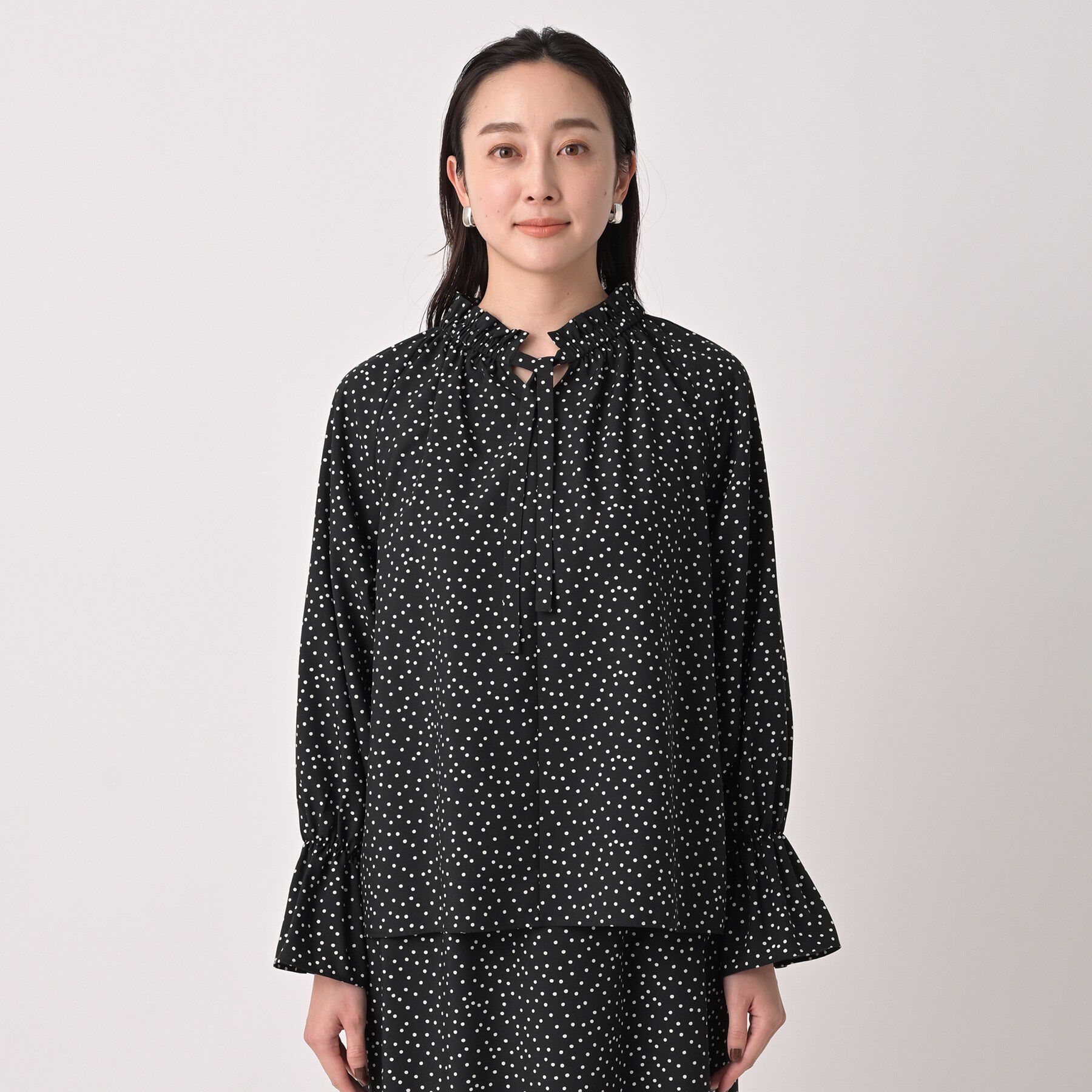 UNTITLED「【洗える/セットアップ可】ランダムドットブラウス」|シャツ・ブラウス|