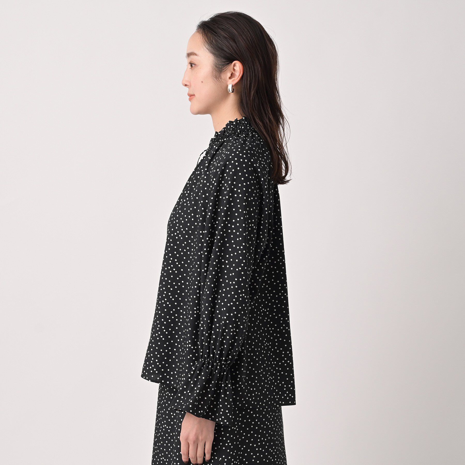 UNTITLED「【洗える/セットアップ可】ランダムドットブラウス」|シャツ・ブラウス|