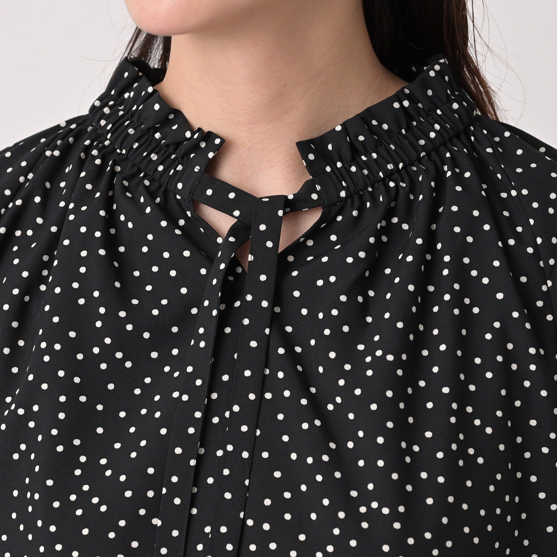 UNTITLED「【洗える/セットアップ可】ランダムドットブラウス」|シャツ・ブラウス|