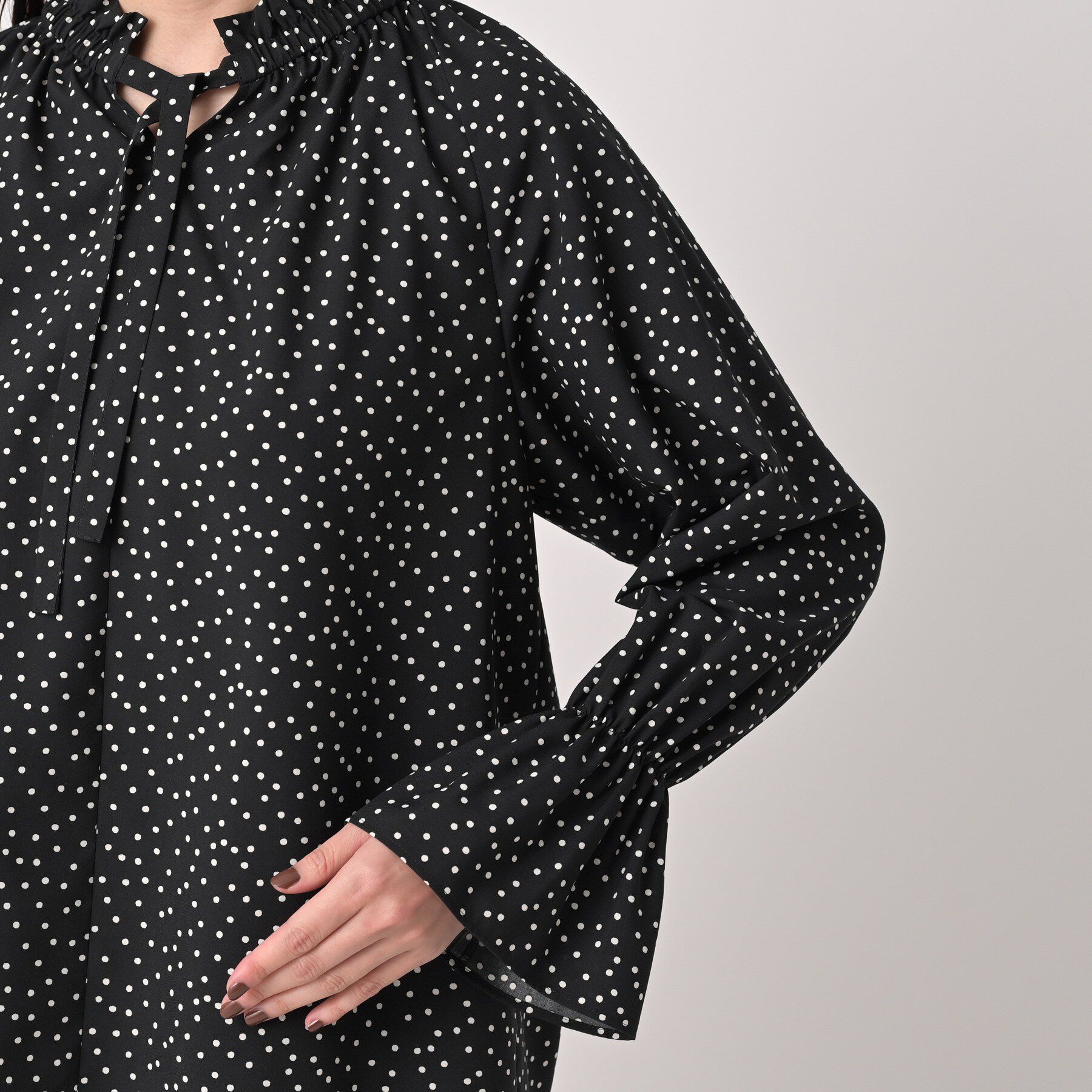 UNTITLED「【洗える/セットアップ可】ランダムドットブラウス」|シャツ・ブラウス|