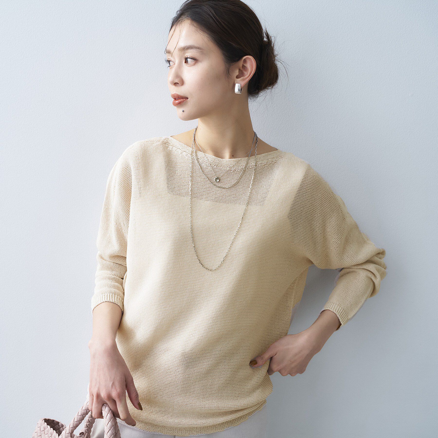 UNTITLED「【8色展開/洗える/程よい透け感】ドライタッチボートネックニット」|ニット・セーター|ベージュ(052)