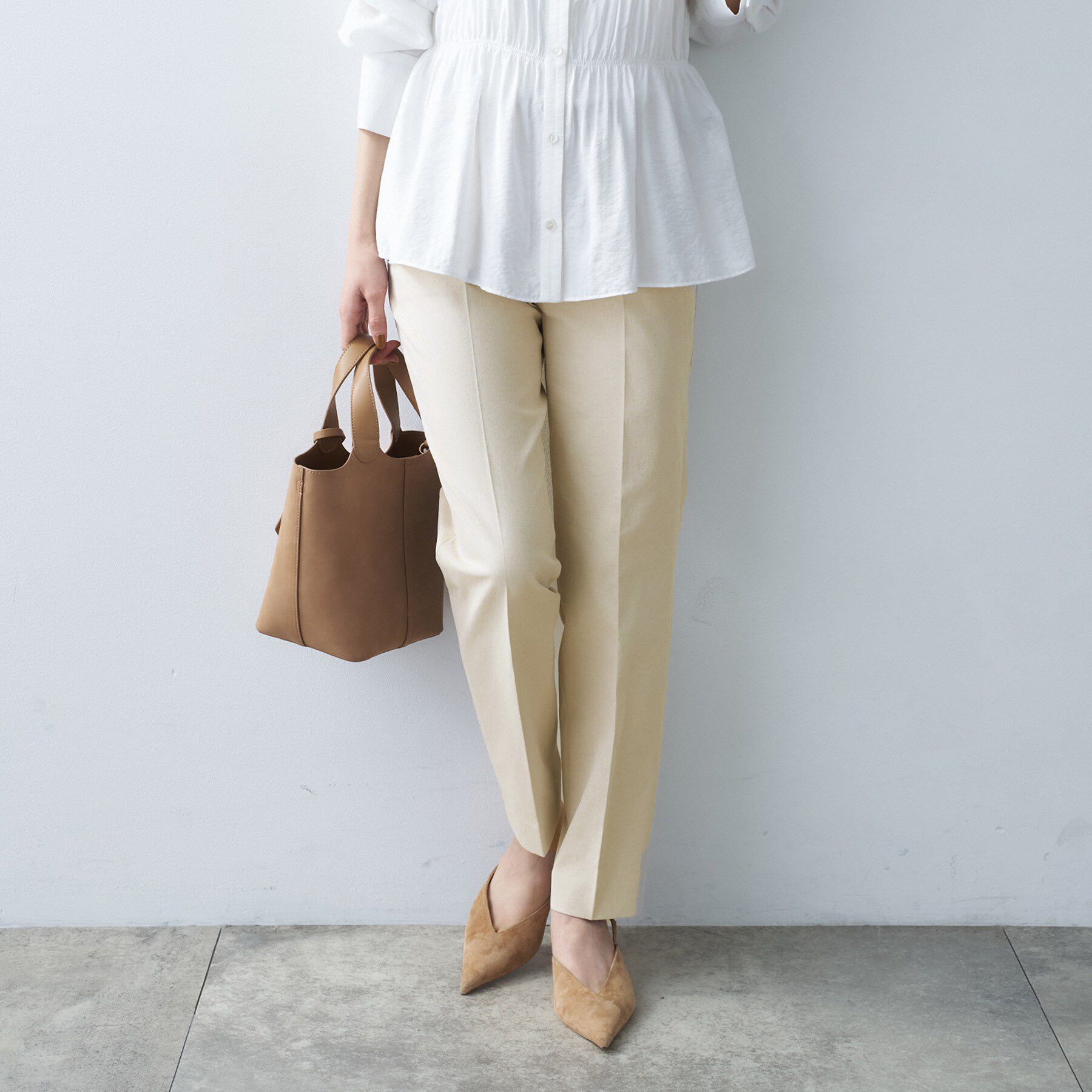 UNTITLED「【接触令感/洗える/後ろウエストゴム】オックステーパードパンツ」|その他|ベージュ(052)