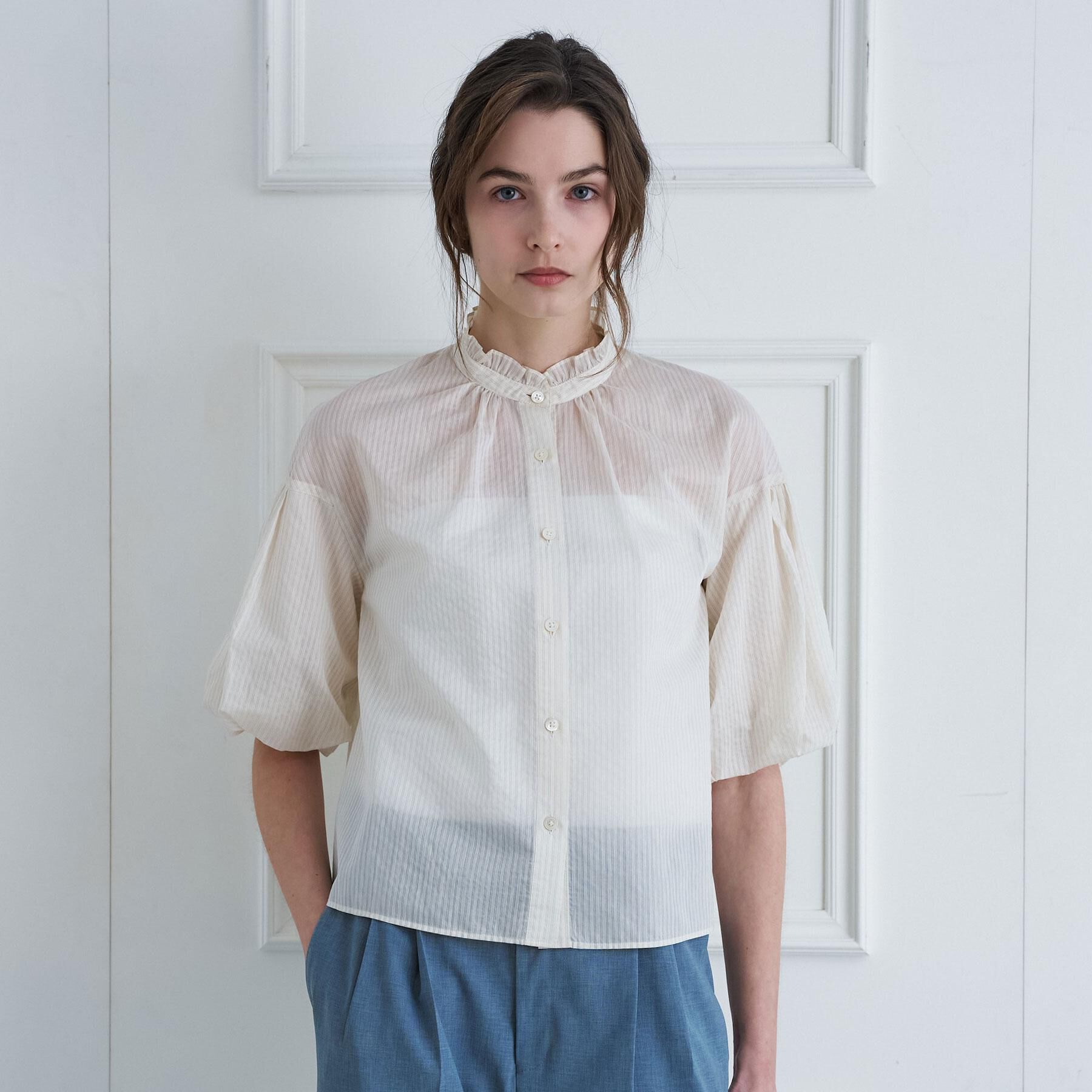 DRESSTERIOR「【1枚で着映え/ウォッシャブル】ストライプスタンドフリルボリュームスリーブブラウス」|シャツ・ブラウス|アイボリー(304)