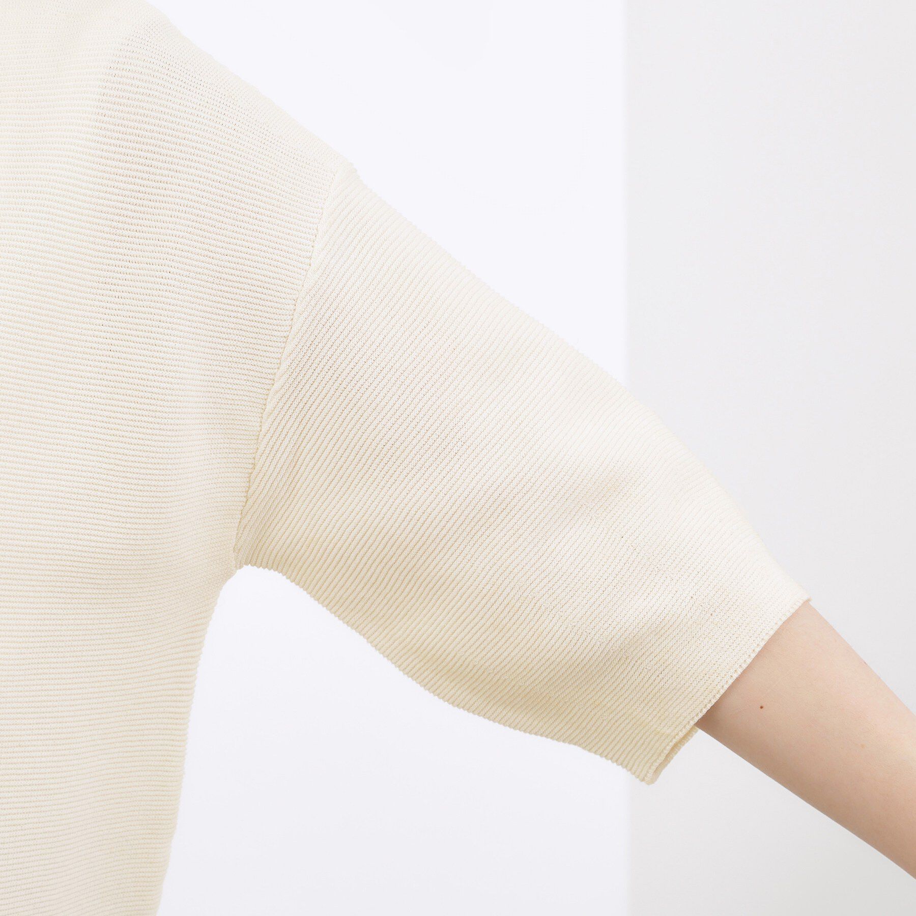 grove「【貴島明日香さん着用／洗濯機で洗える】レイヤードにもおすすめ、軽やかクロップドニット」|ニット・セーター|