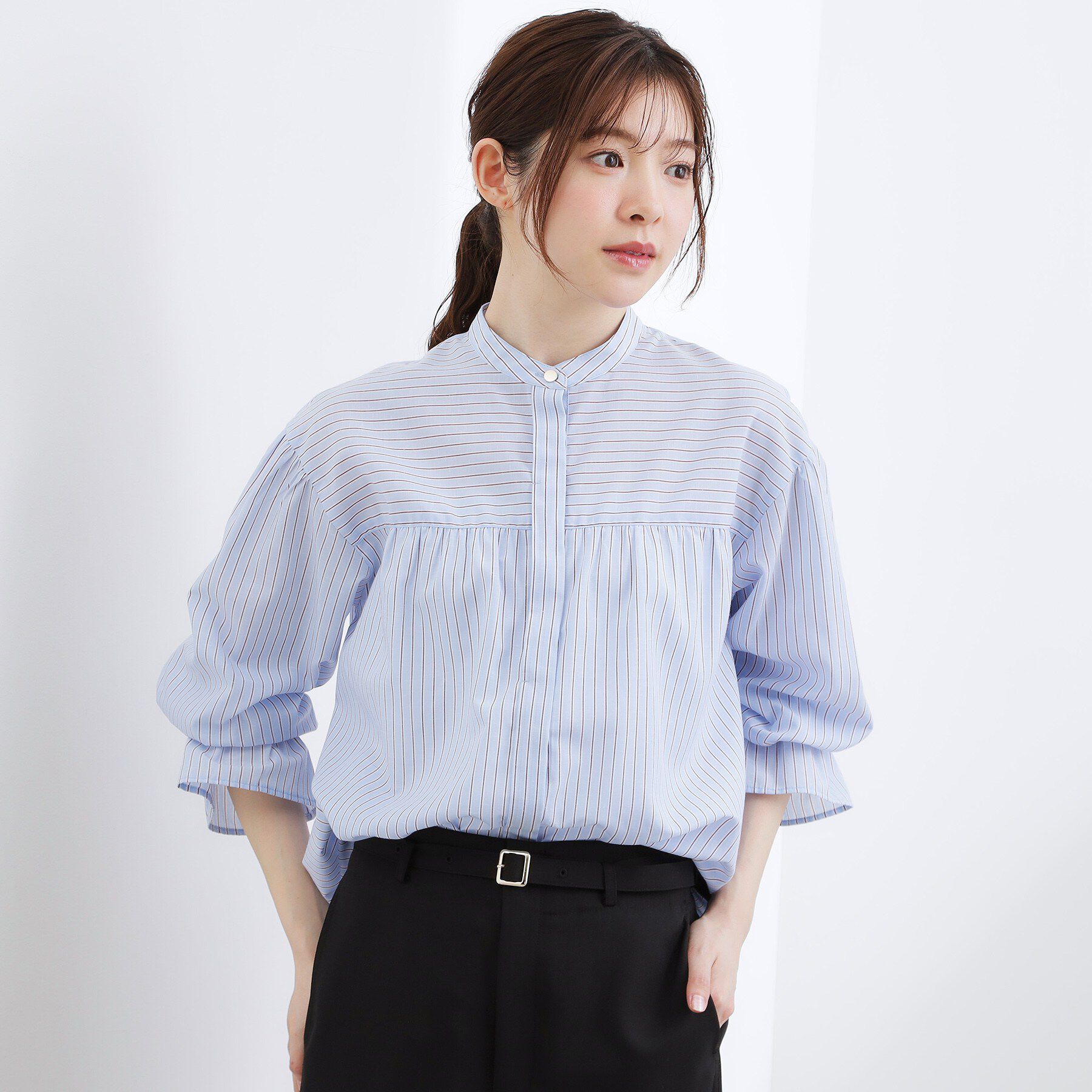 grove「【貴島明日香さん着用／イージーケア／接触冷感】麻ブレンドスタンドギャザーシャツ」|シャツ・ブラウス|