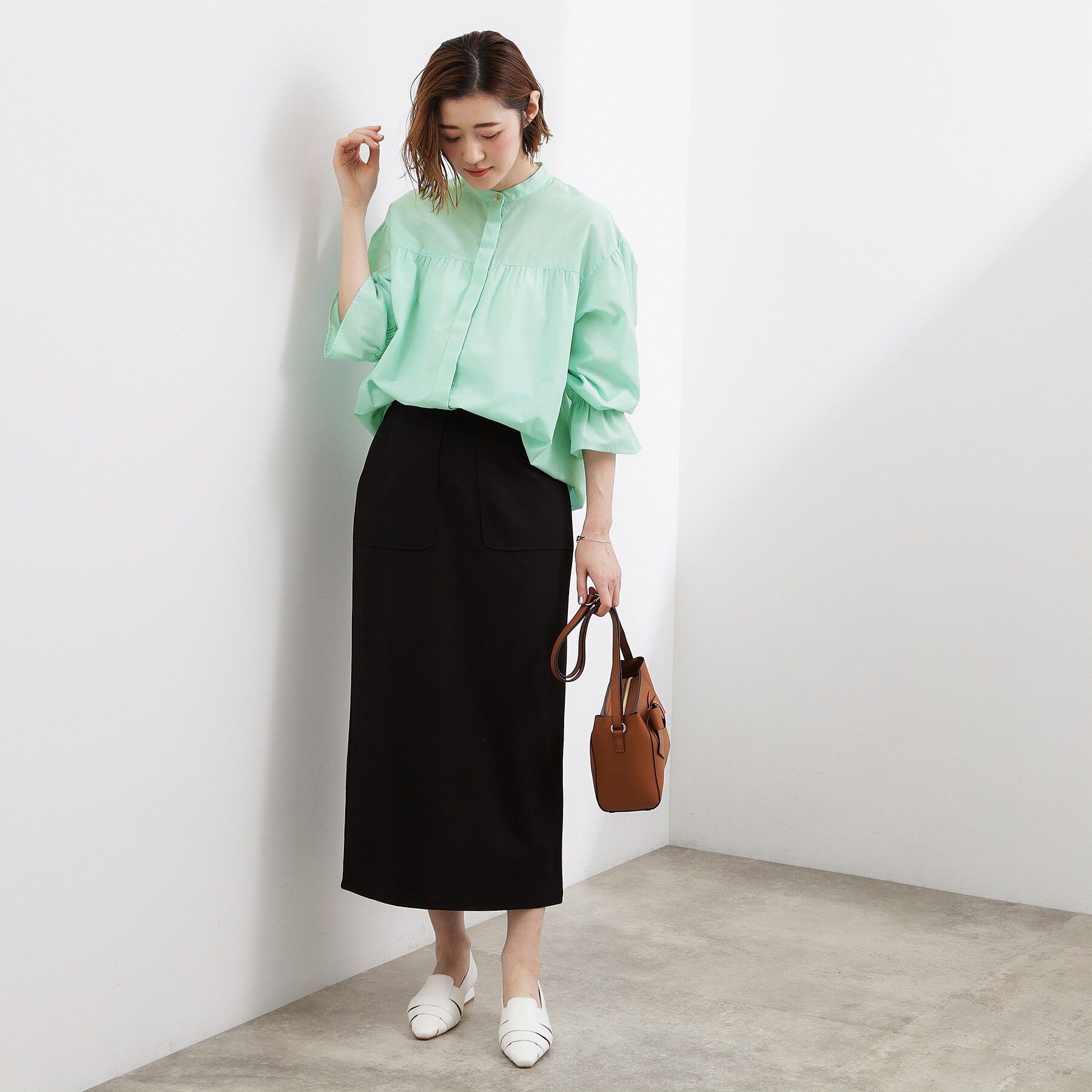 grove「【貴島明日香さん着用／イージーケア／接触冷感】麻ブレンドスタンドギャザーシャツ」|シャツ・ブラウス|