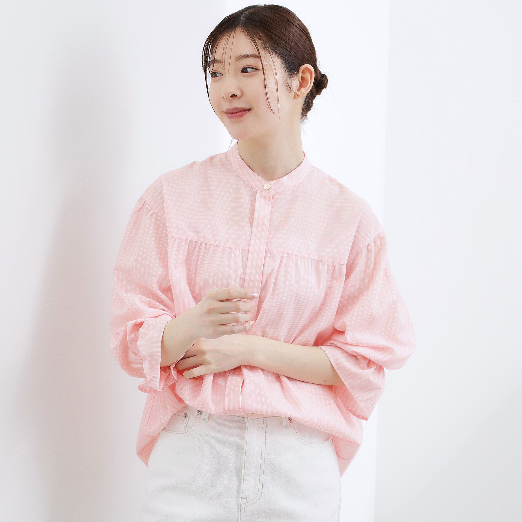 grove「【貴島明日香さん着用／イージーケア／接触冷感】麻ブレンドスタンドギャザーシャツ」|シャツ・ブラウス|