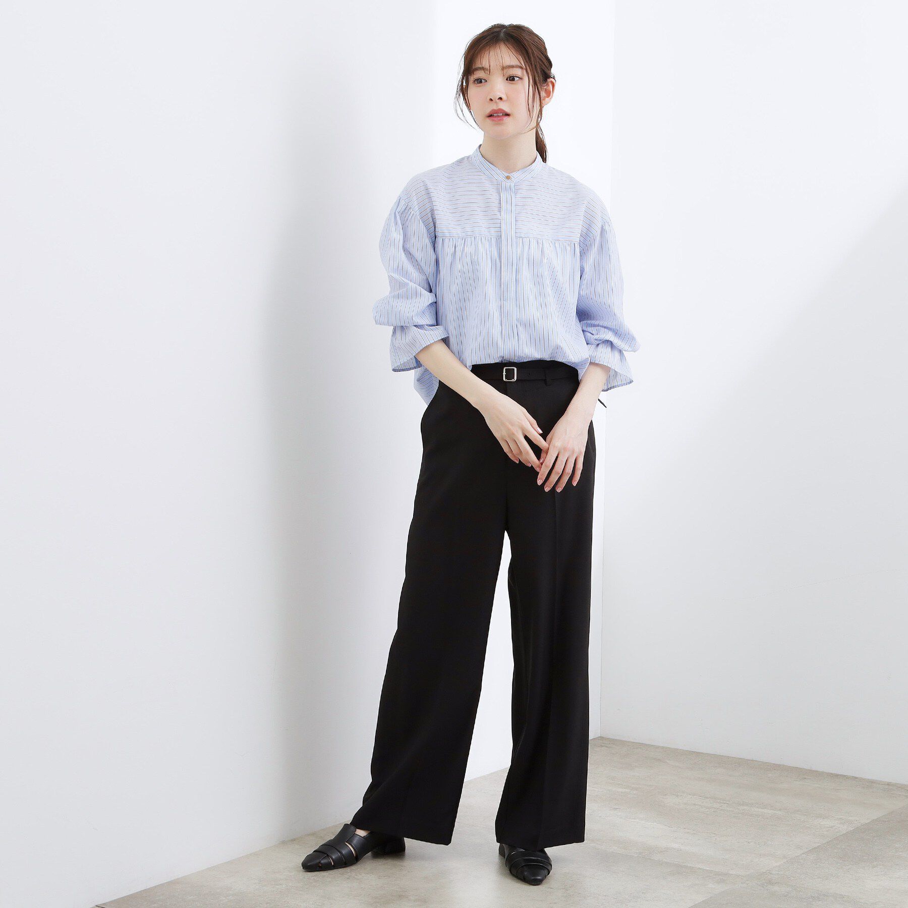 grove「【貴島明日香さん着用／イージーケア／接触冷感】麻ブレンドスタンドギャザーシャツ」|シャツ・ブラウス|