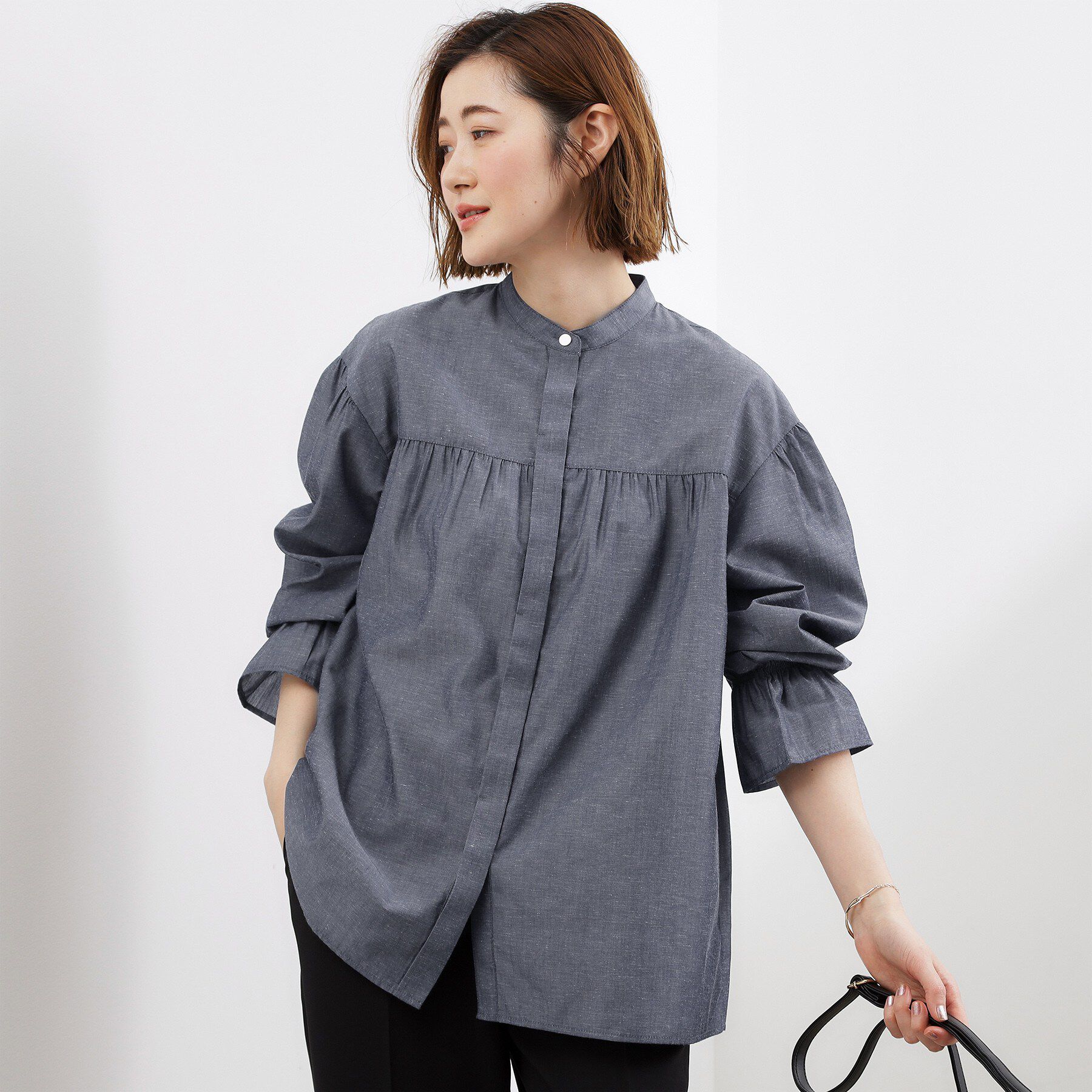 grove「【貴島明日香さん着用／イージーケア／接触冷感】麻ブレンドスタンドギャザーシャツ」|シャツ・ブラウス|