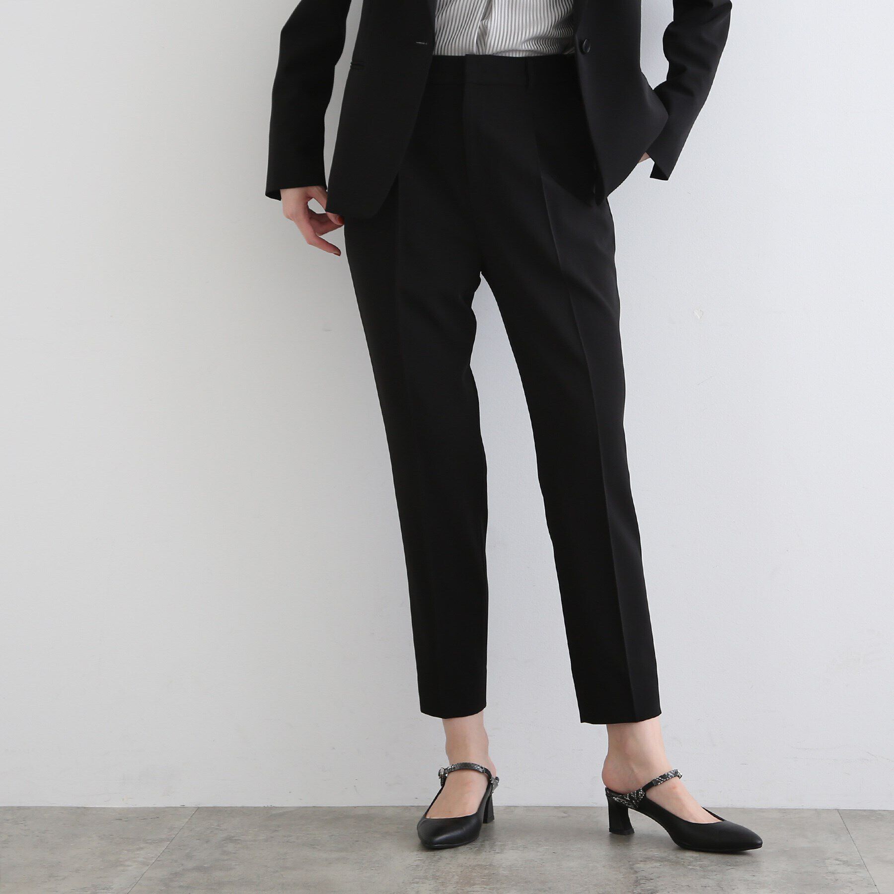 INDIVI「【洗える/UVケア/エコ/日本製】ストレッチ タックテーパードパンツ」|スーツ|ブラック(019)