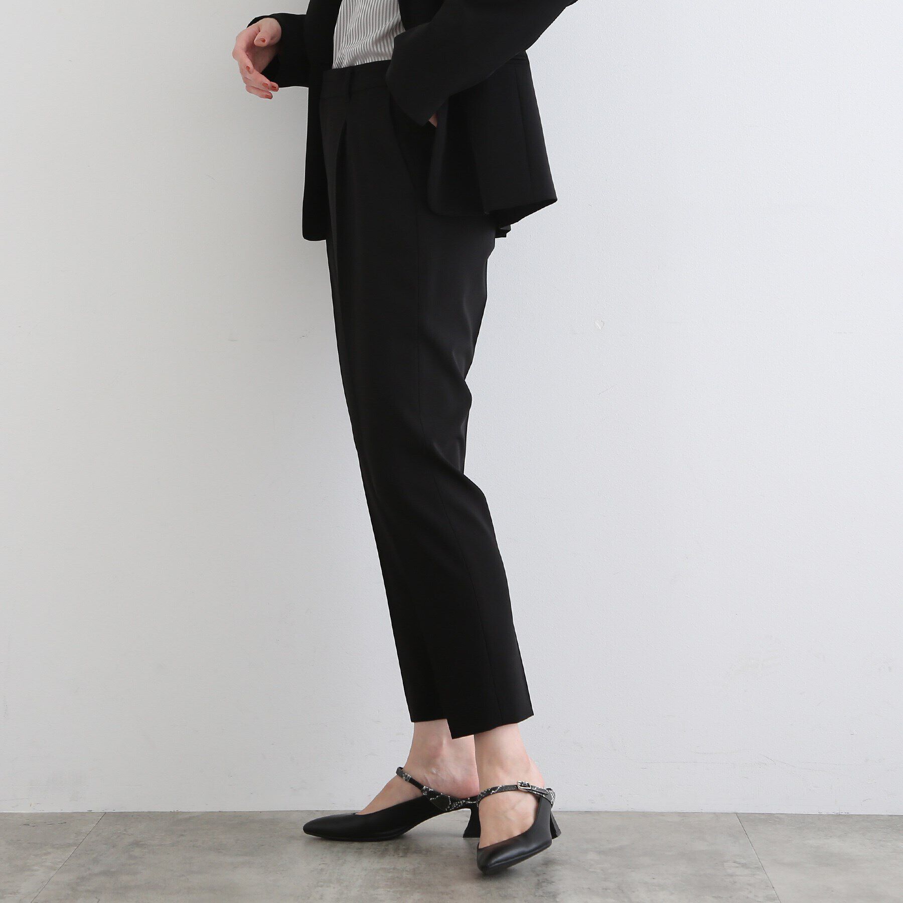 INDIVI「【洗える/UVケア/エコ/日本製】ストレッチ タックテーパードパンツ」|スーツ|