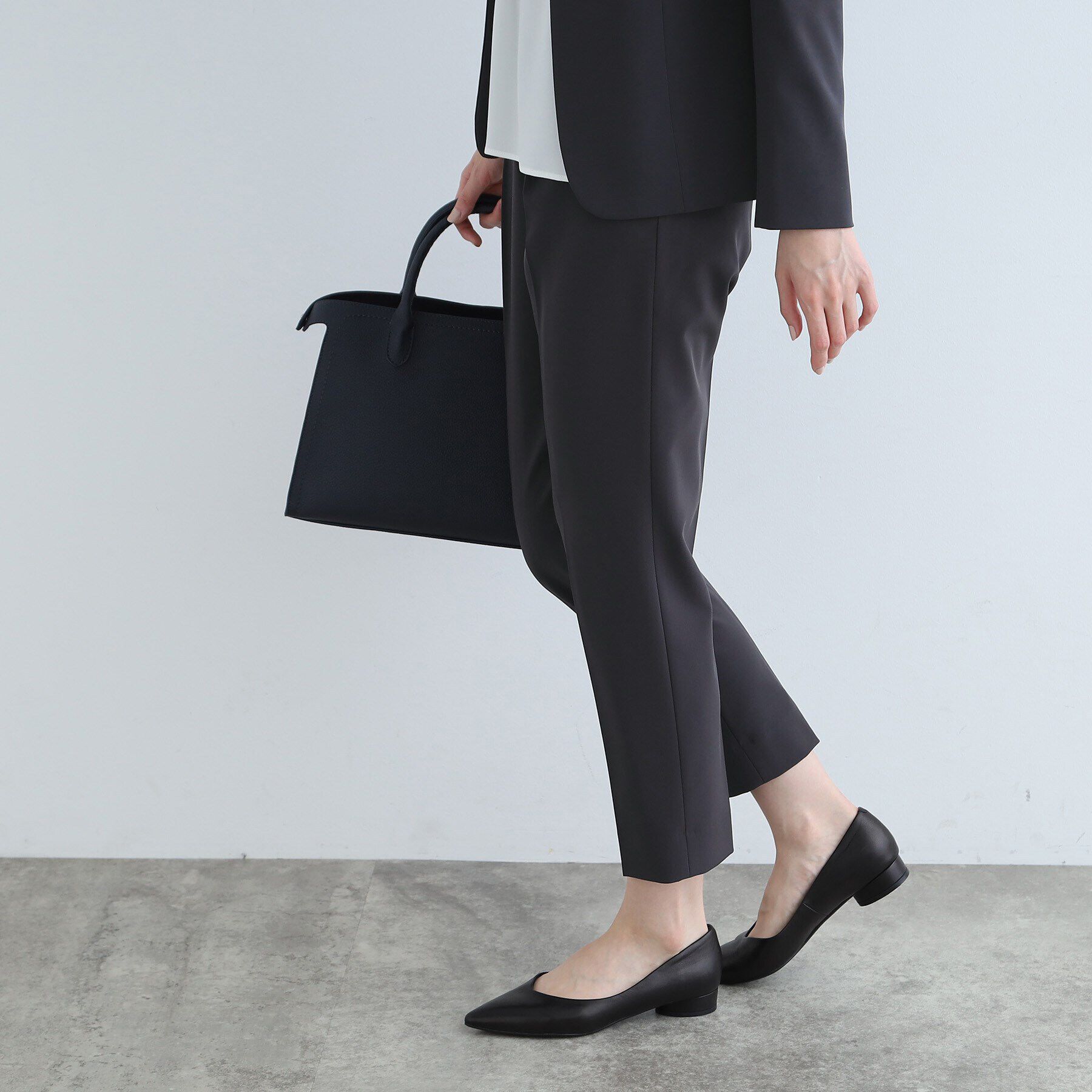 INDIVI「【洗える/UVケア/エコ/日本製】ストレッチ タックテーパードパンツ」|スーツ|