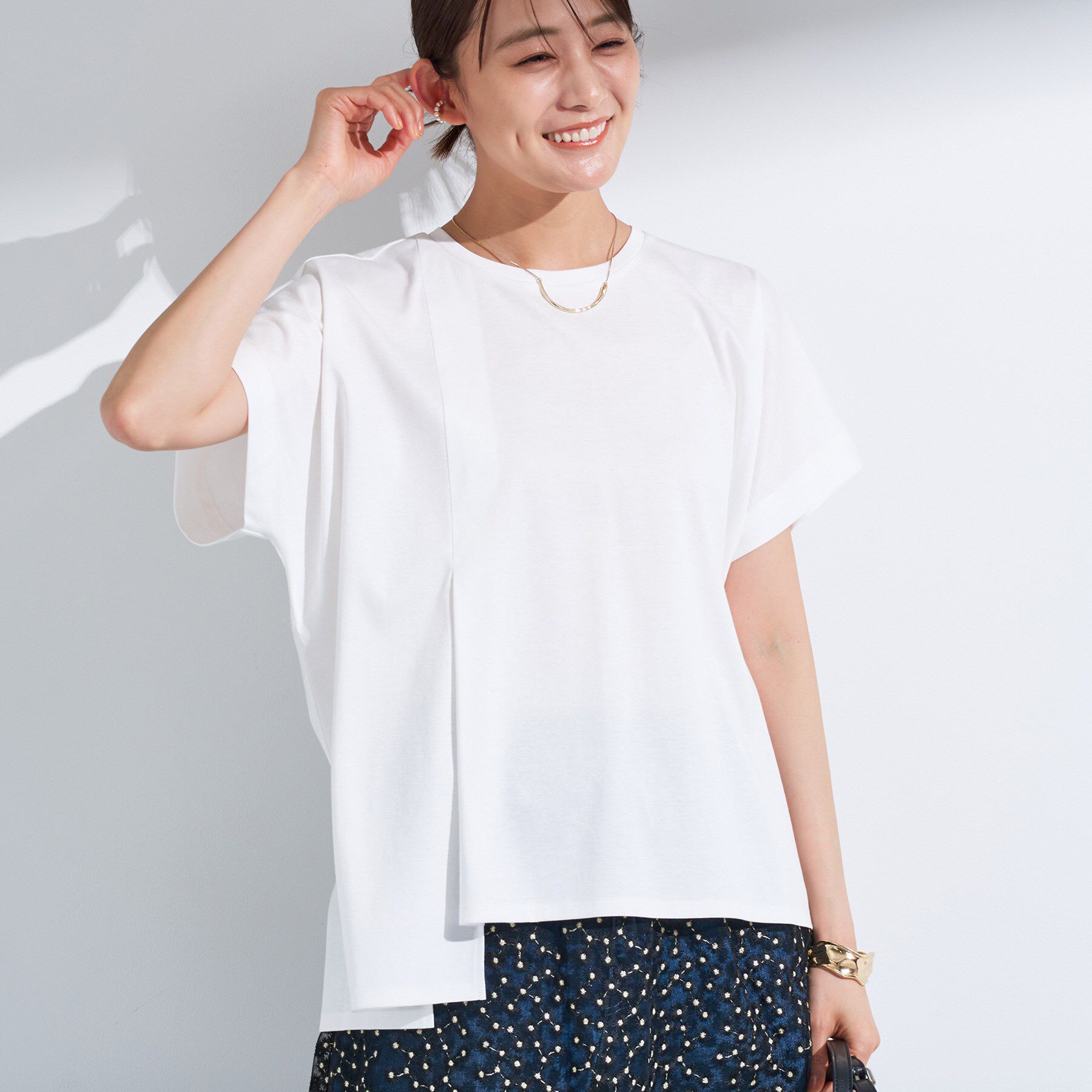 INDIVI「【洗える／汗ジミ防止】バイカラー＆アシメヘム Tシャツ」|Tシャツ・カットソー|ホワイト(001)