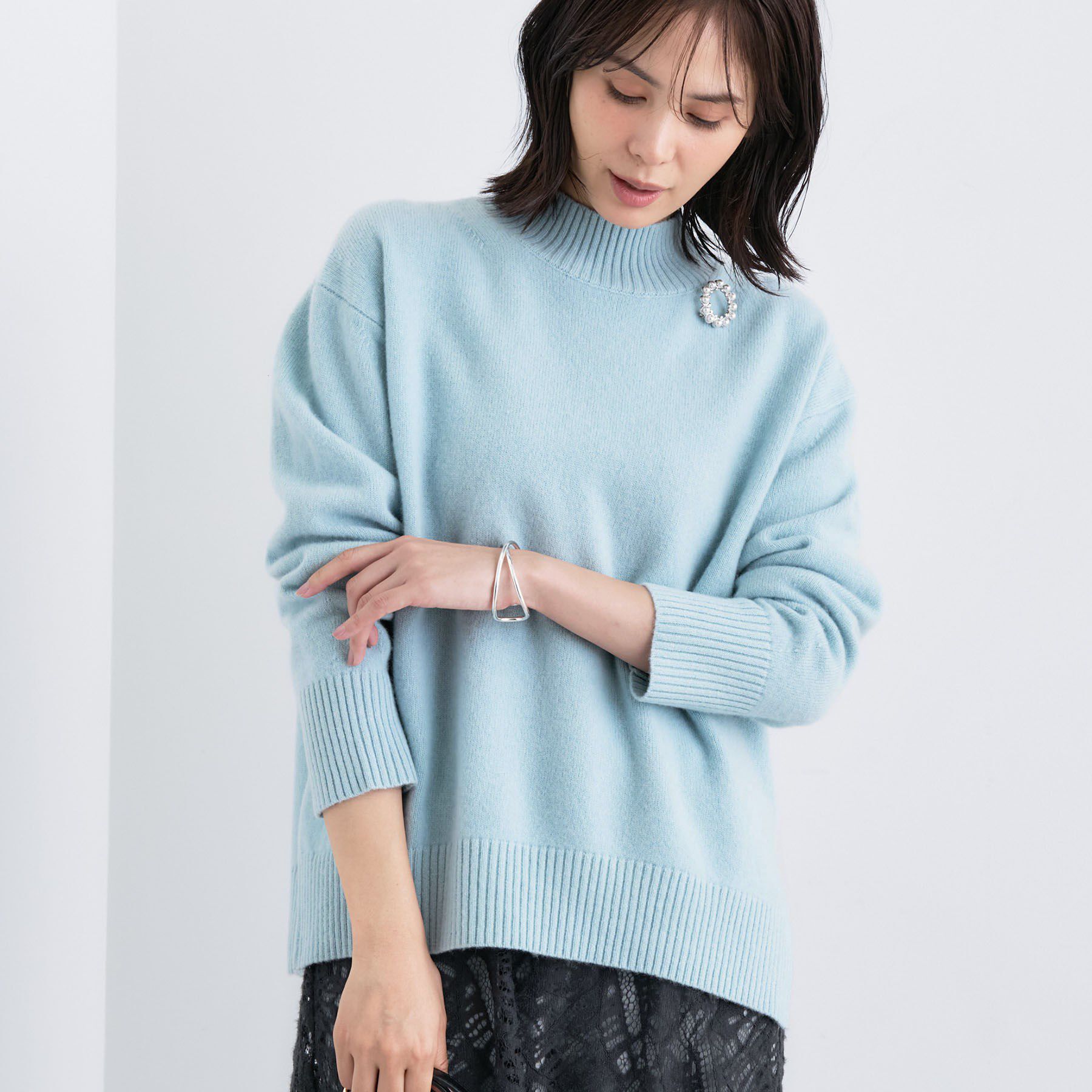 INDIVI「【冬ニット人気NO．1！／カシミヤ混】ミドルゲージハイネックニット」|ニット・セーター|