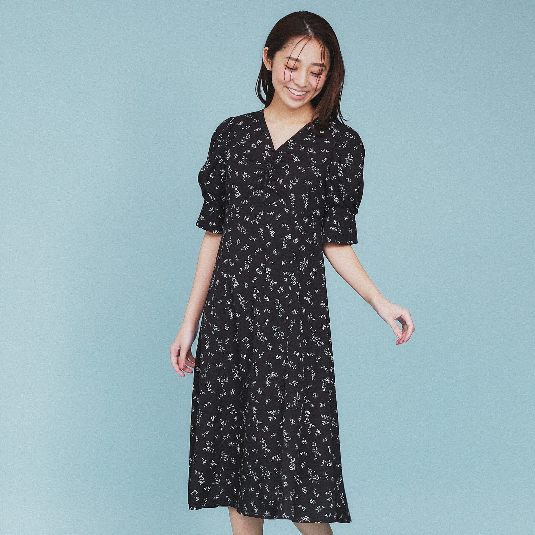 index「フラワーVネックフレアワンピース【洗濯機洗い可/イージーアイロン】」|ワンピース|