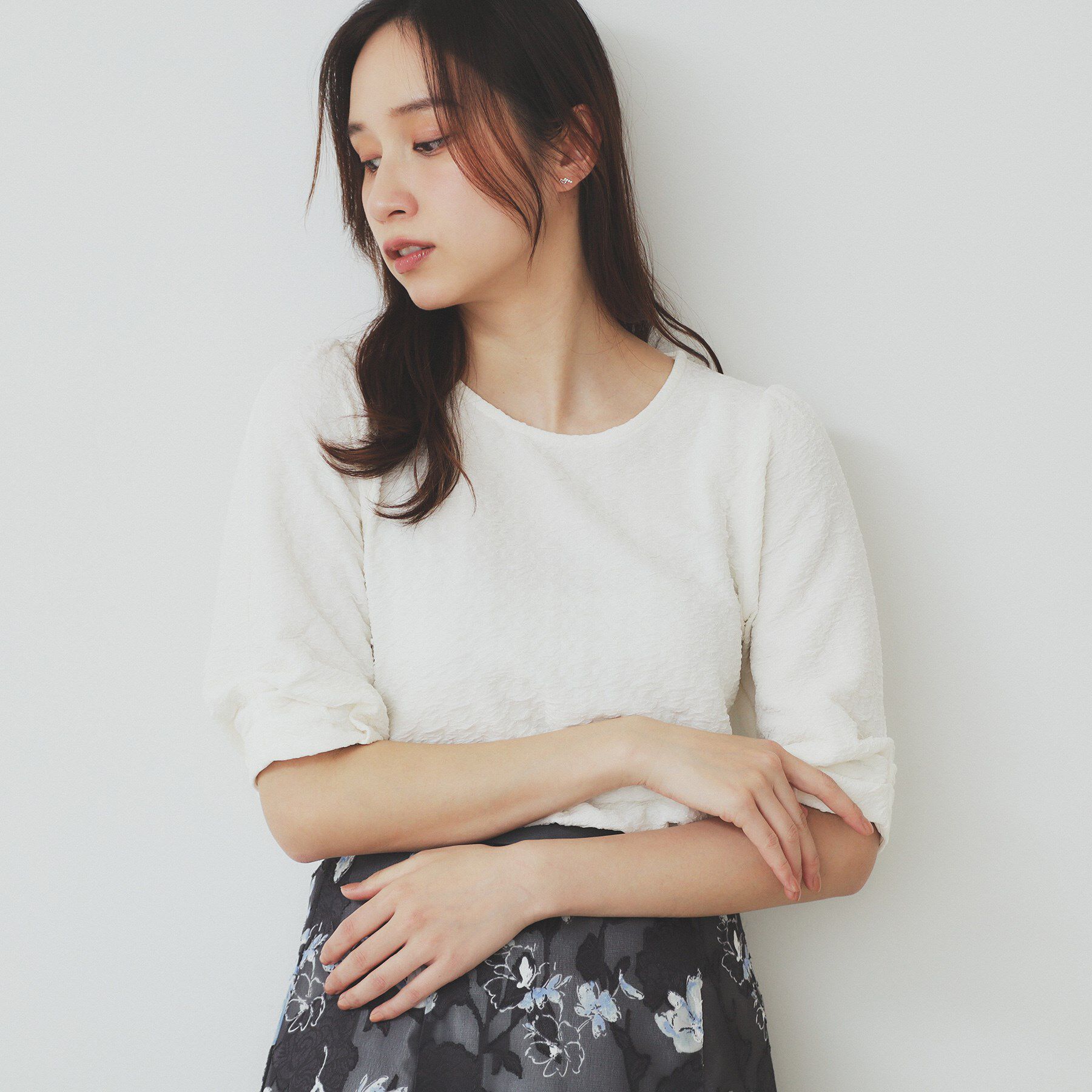 index「シボジャカードタックギャザートップス【洗濯機洗い可】」|Tシャツ・カットソー|オフホワイト(003