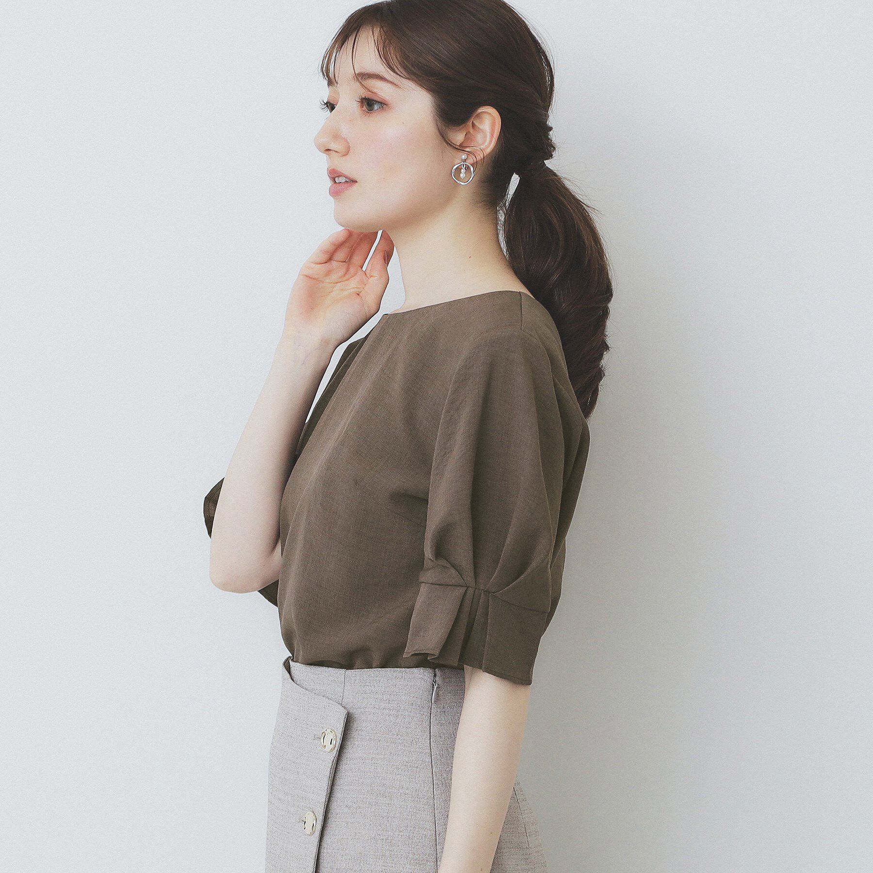 index「《8色展開/XS-LLサイズ》タックパフスリーブブラウス【洗濯機洗い可/吸水速乾/防シワ/抗ピル】」|シャツ・ブラウス|