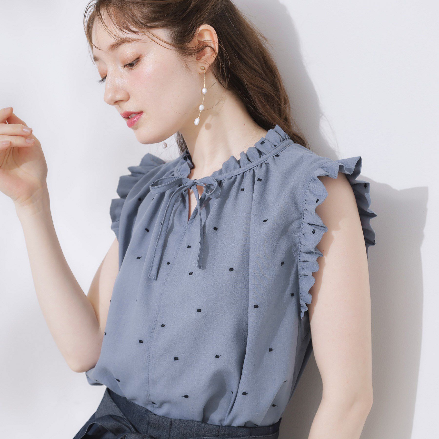 Couture broach「【マシンウォッシャブル】ドット刺繍リボンデザインブラウス」|シャツ・ブラウス|