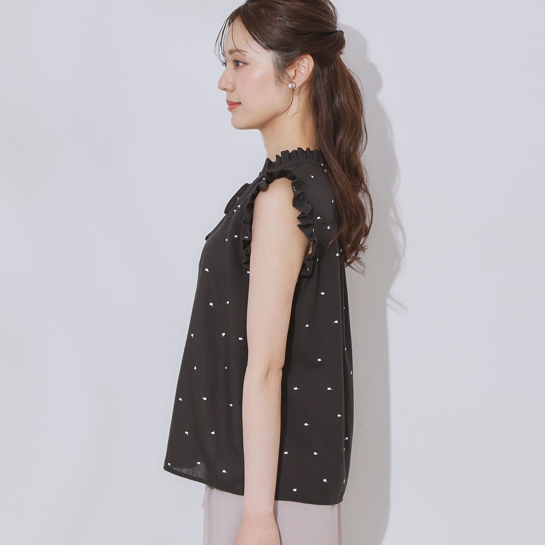 Couture broach「【マシンウォッシャブル】ドット刺繍リボンデザインブラウス」|シャツ・ブラウス|