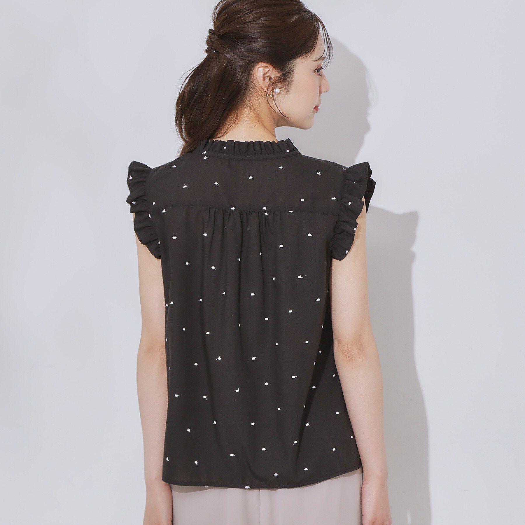 Couture broach「【マシンウォッシャブル】ドット刺繍リボンデザインブラウス」|シャツ・ブラウス|
